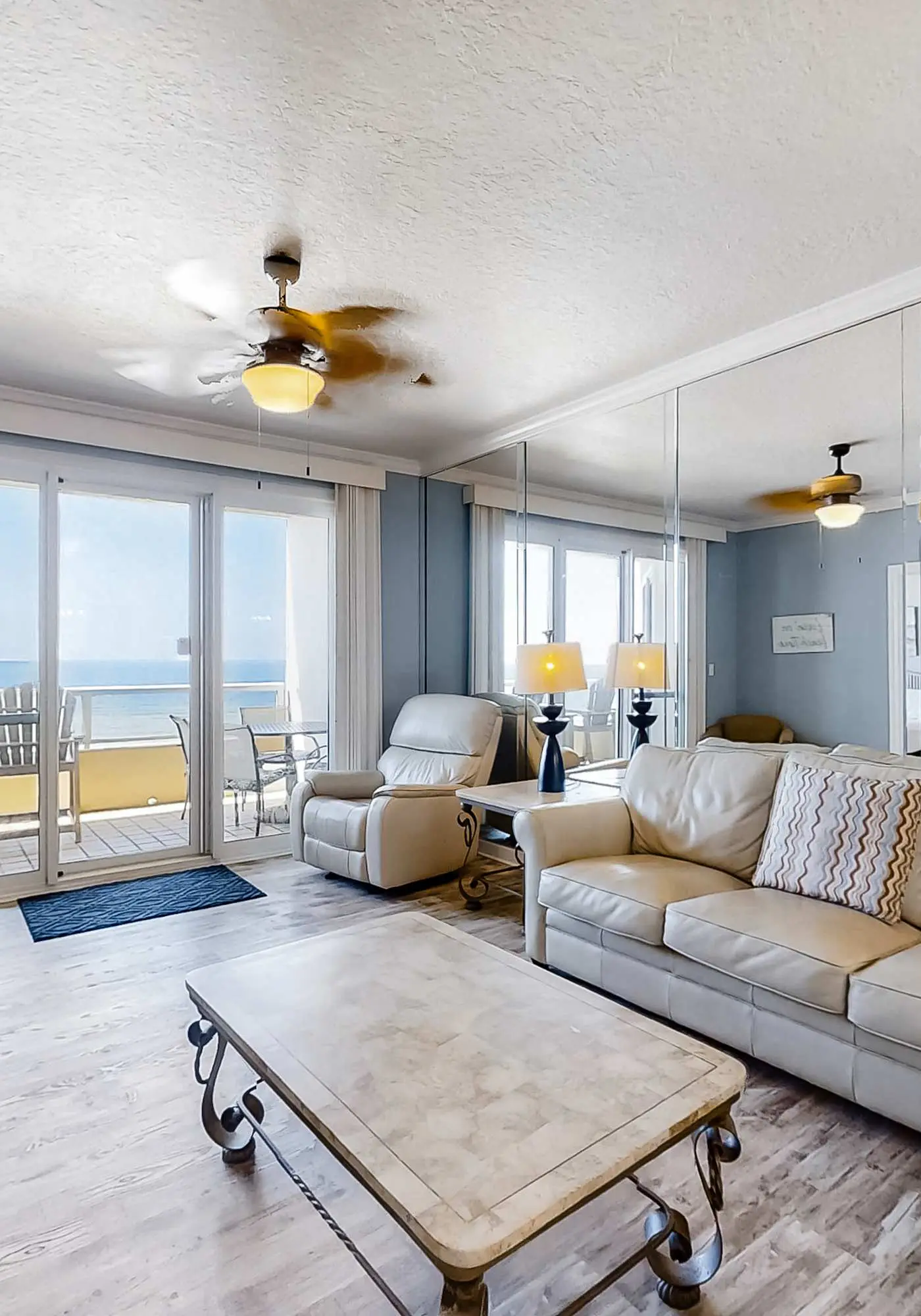 Wonderful resort condo with shared pool and tennis court, free WiFi, central AC