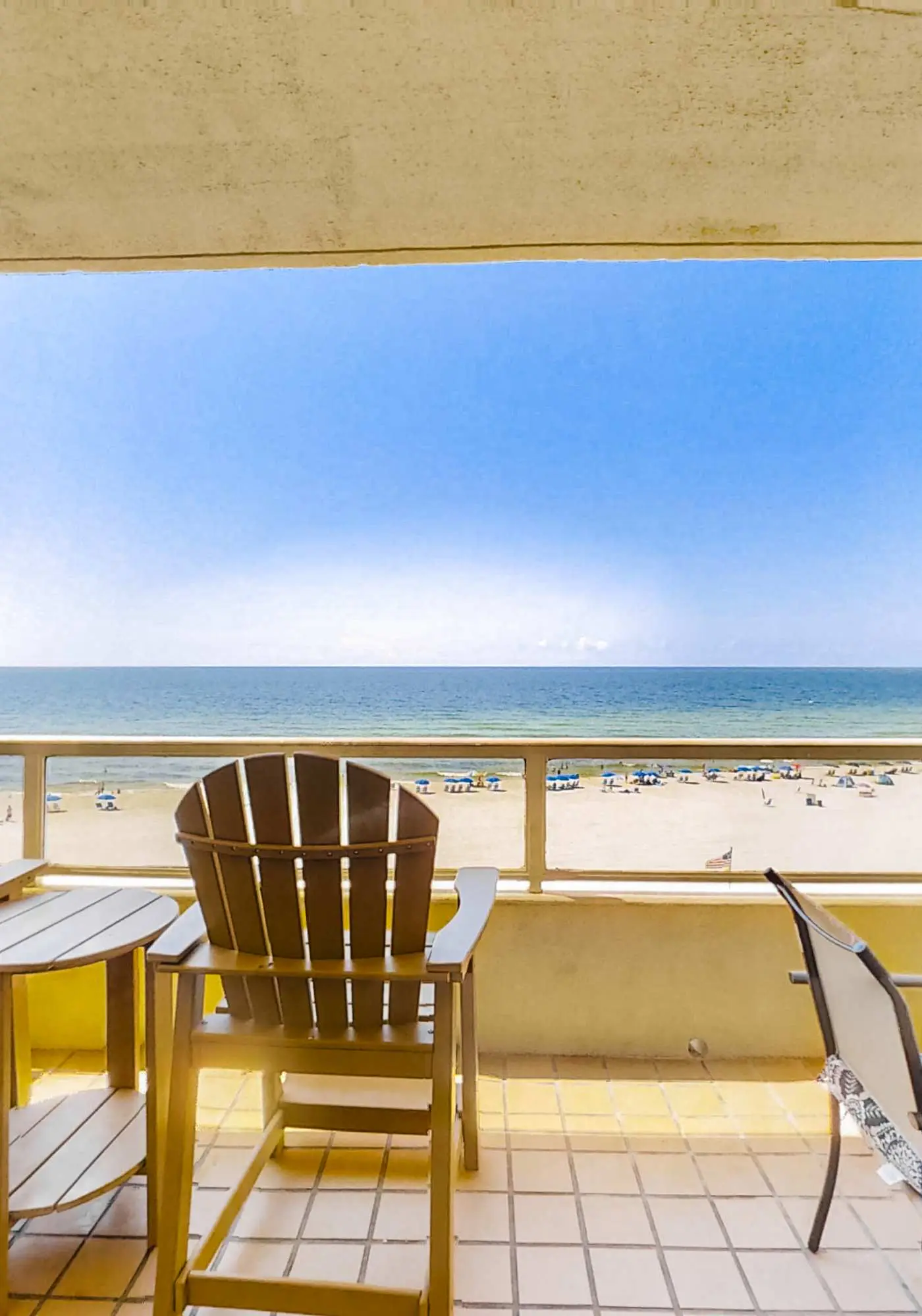 Wonderful resort condo with shared pool and tennis court, free WiFi, central AC