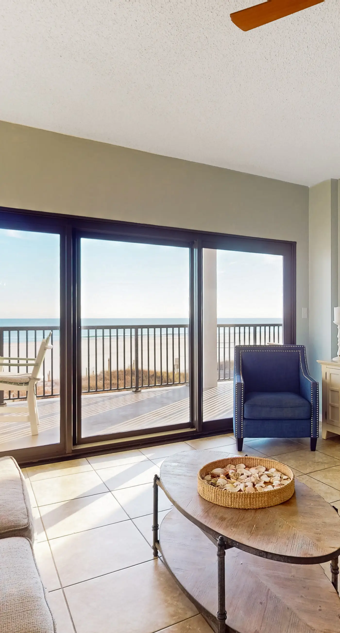 Delightful Corner Getaway With Gulf Views, Beach Access, Free WiFi & Shared Pools