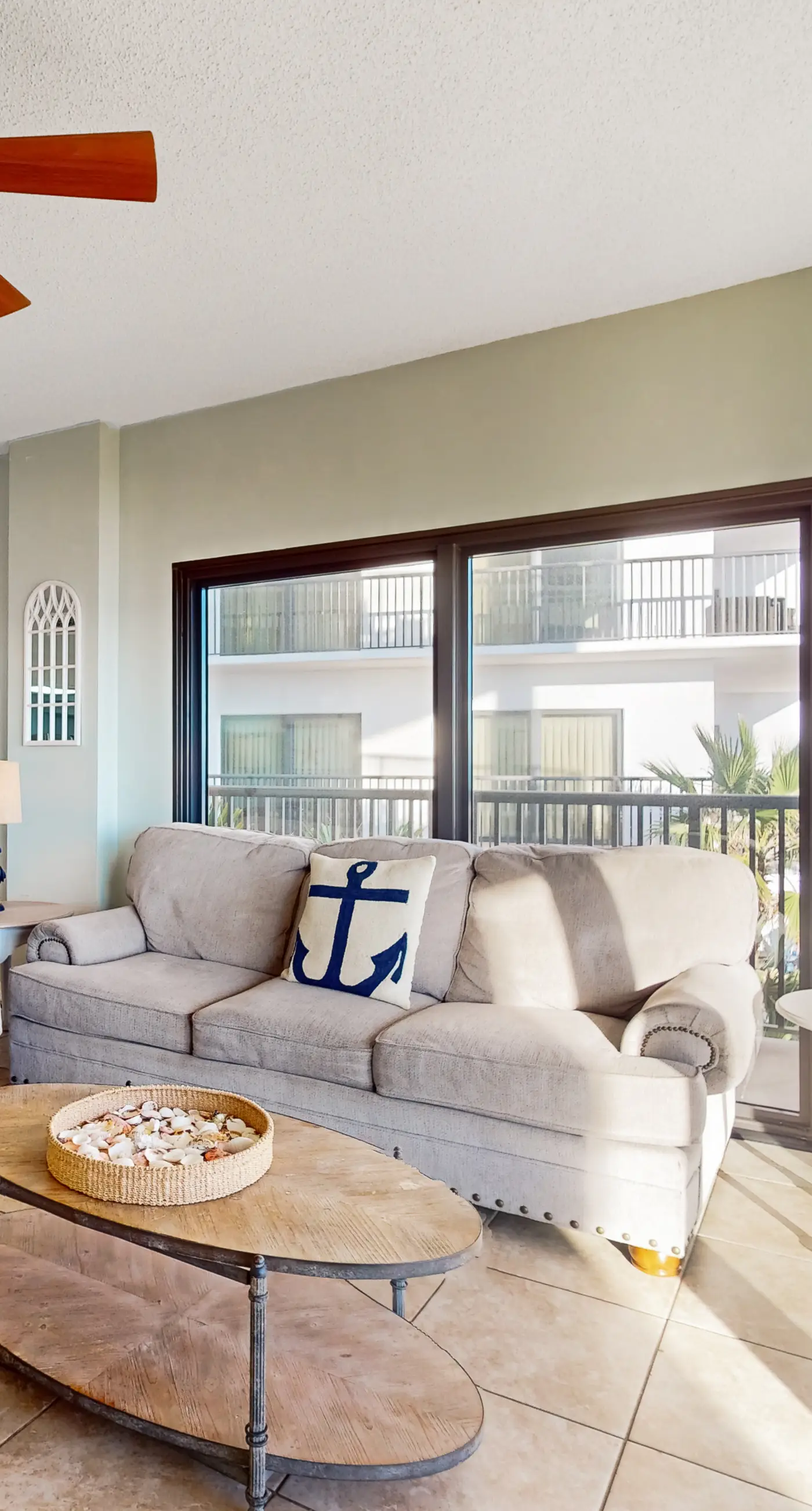 Delightful Corner Getaway With Gulf Views, Beach Access, Free WiFi & Shared Pools