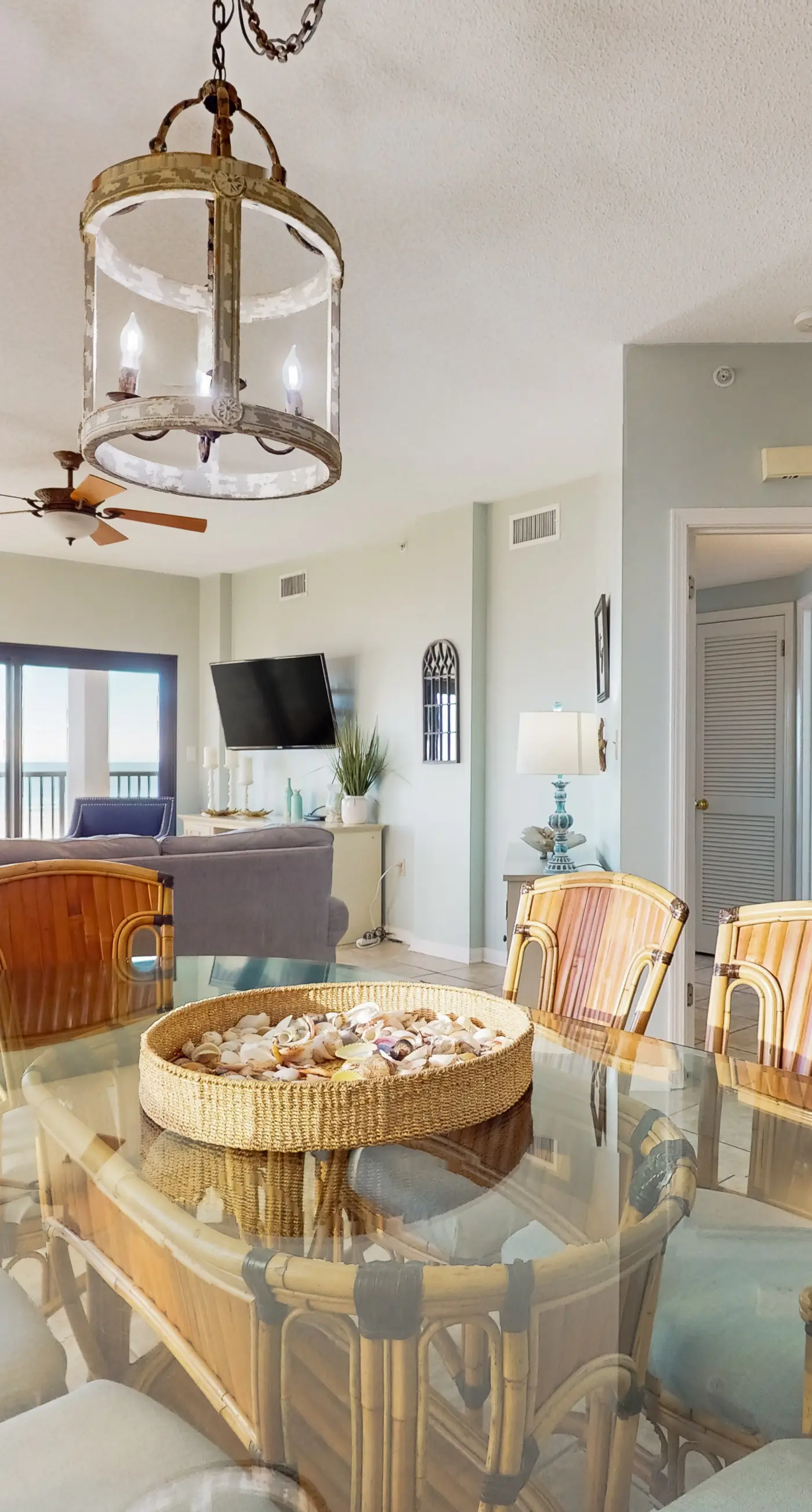 Delightful Corner Getaway With Gulf Views, Beach Access, Free WiFi & Shared Pools