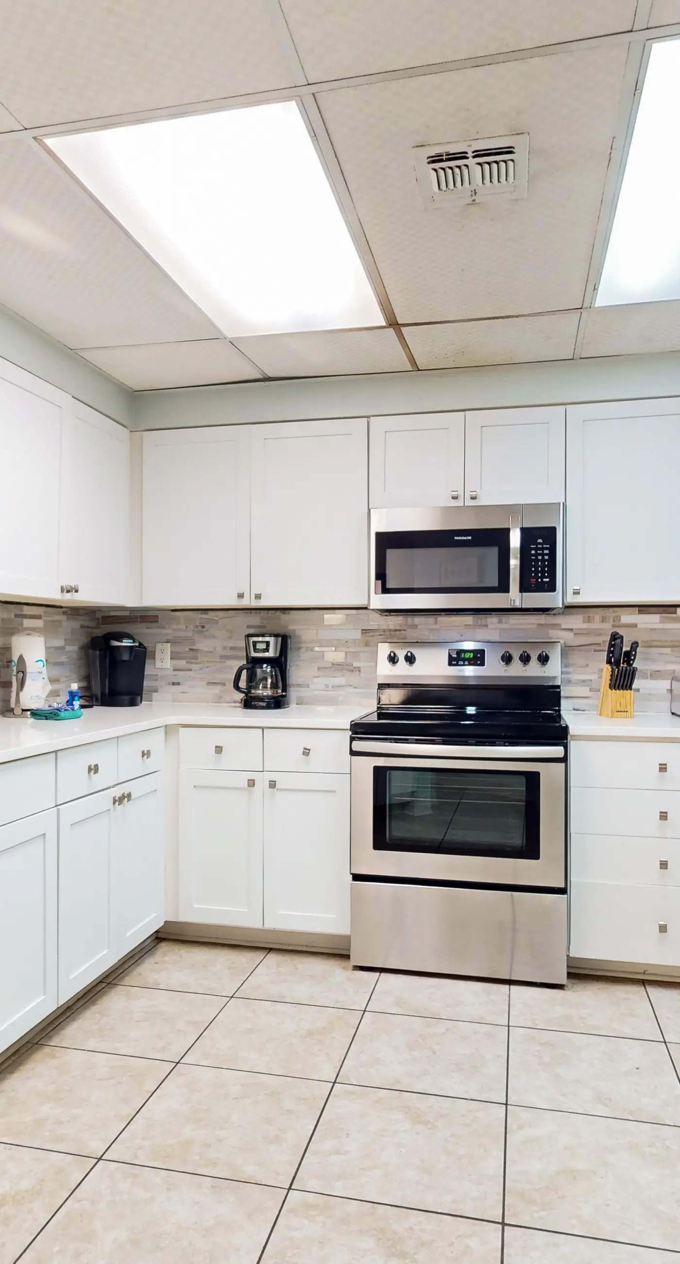 Delightful Corner Getaway With Gulf Views, Beach Access, Free WiFi & Shared Pools