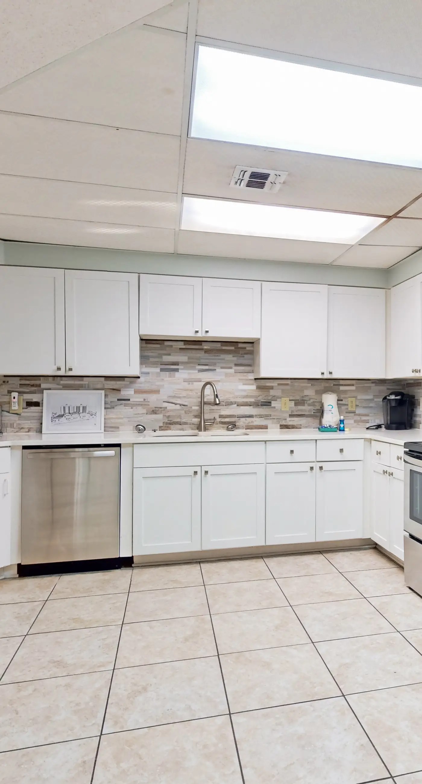 Delightful Corner Getaway With Gulf Views, Beach Access, Free WiFi & Shared Pools