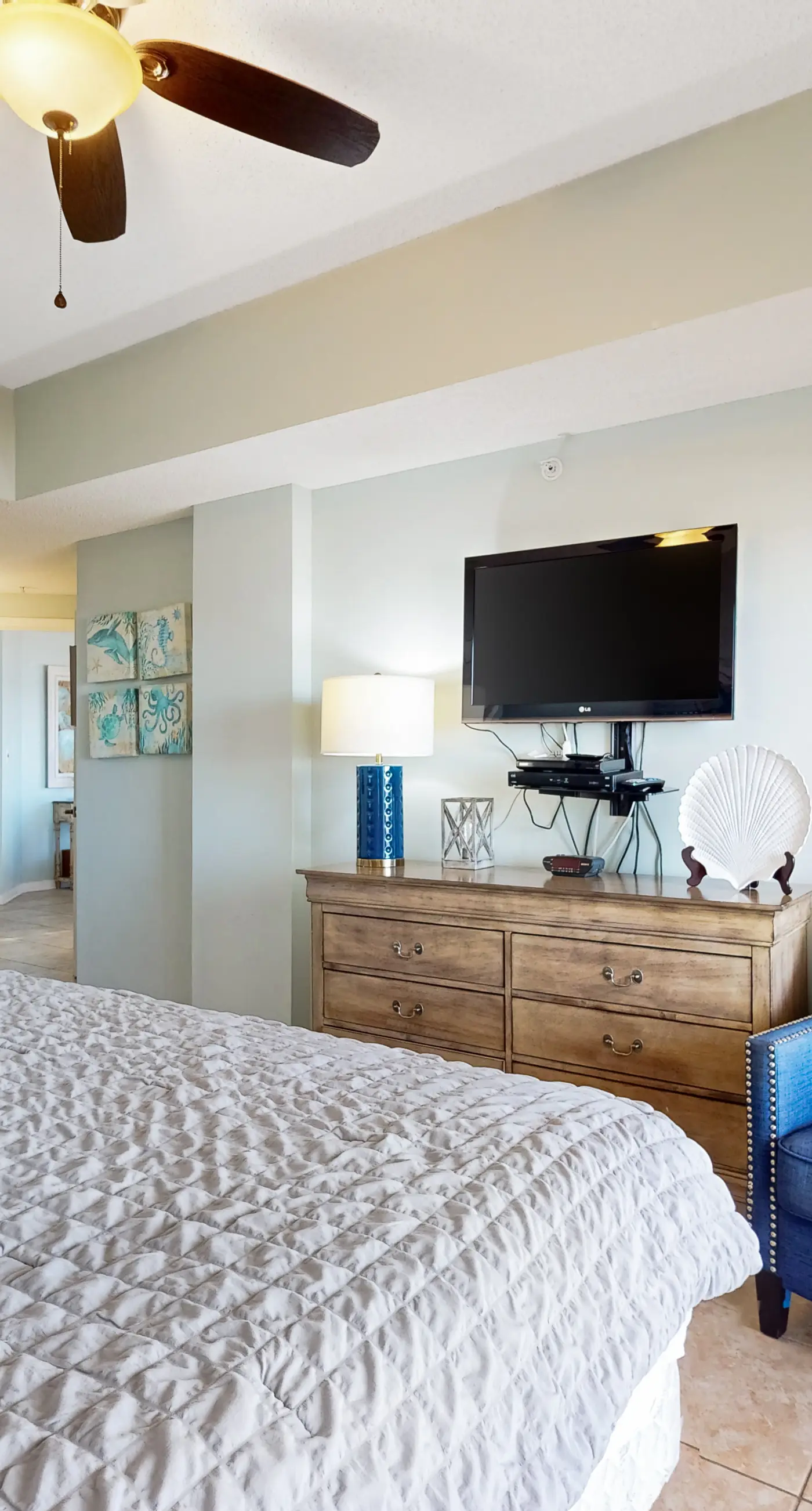 Delightful Corner Getaway With Gulf Views, Beach Access, Free WiFi & Shared Pools