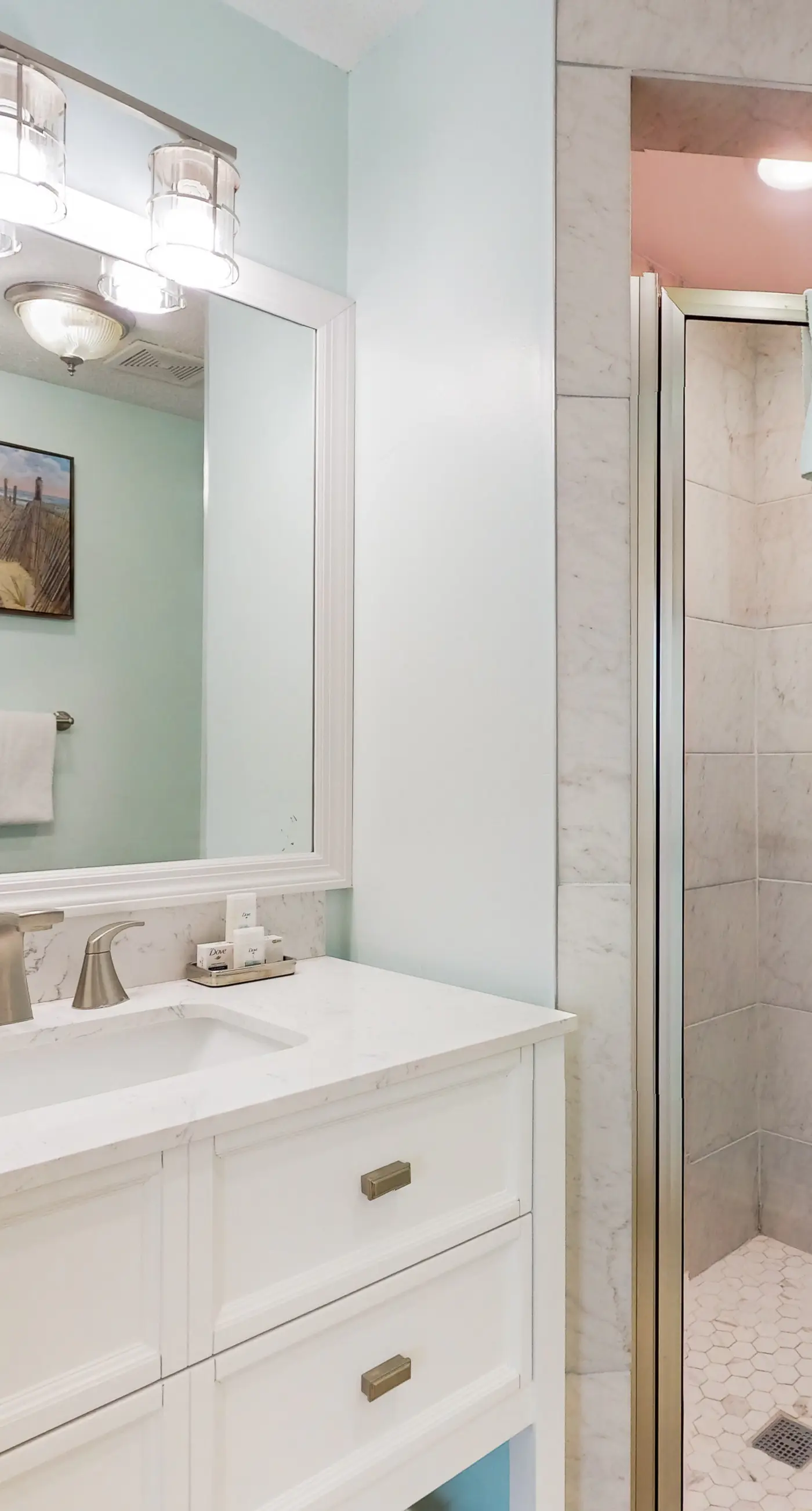 Delightful Corner Getaway With Gulf Views, Beach Access, Free WiFi & Shared Pools