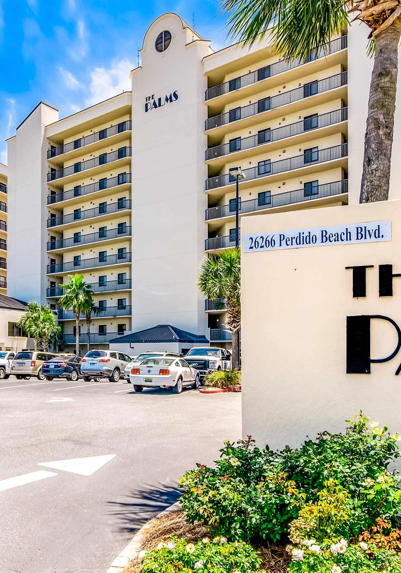 Delightful Corner Getaway With Gulf Views, Beach Access, Free WiFi & Shared Pools