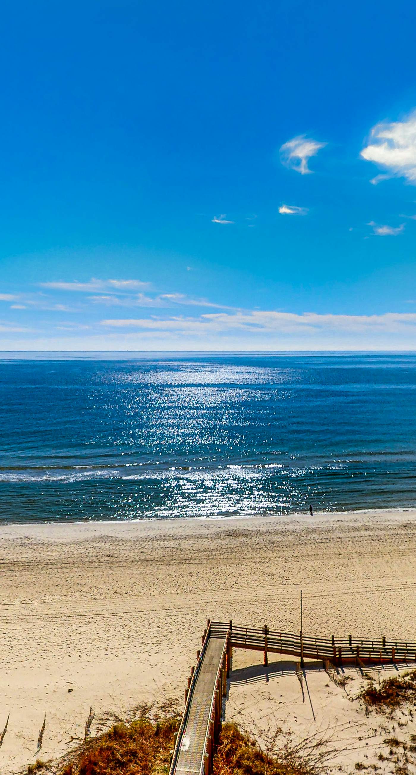 Renovated beachfront condo with balcony, central AC, pool, hot tub & tennis