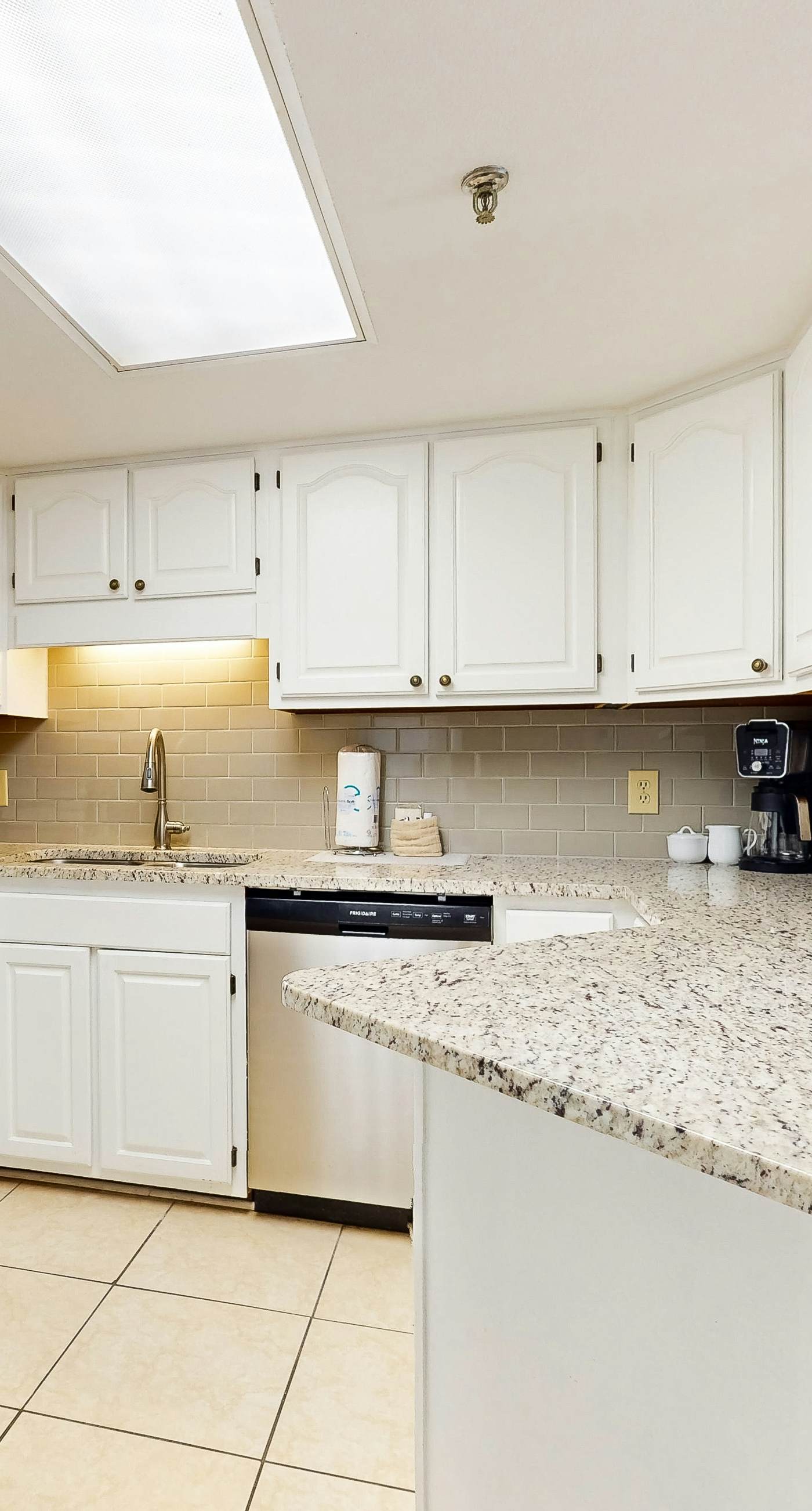 Renovated beachfront condo with balcony, central AC, pool, hot tub & tennis