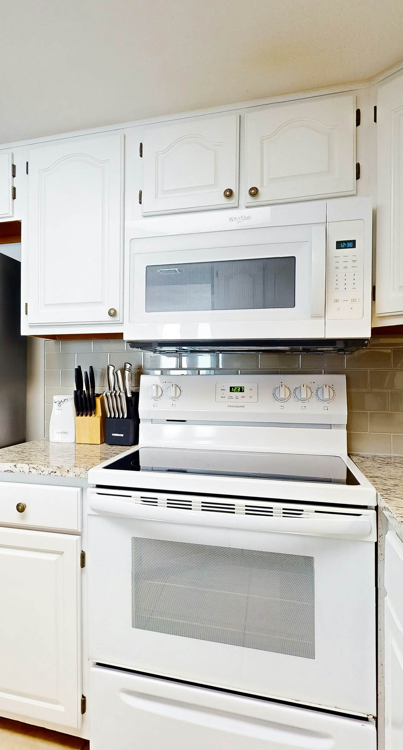 Renovated beachfront condo with balcony, central AC, pool, hot tub & tennis