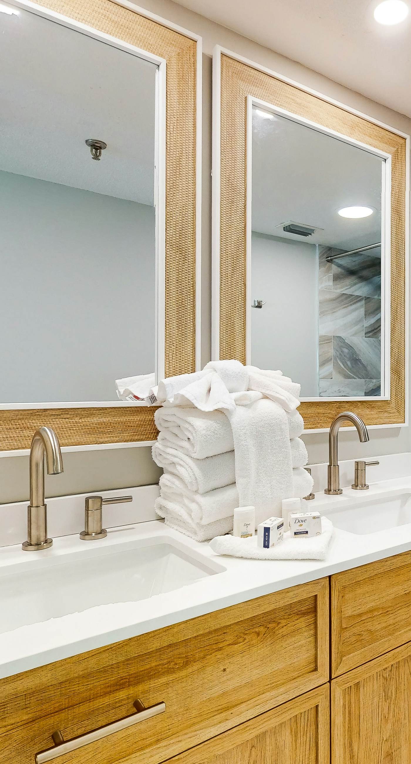 Renovated beachfront condo with balcony, central AC, pool, hot tub & tennis