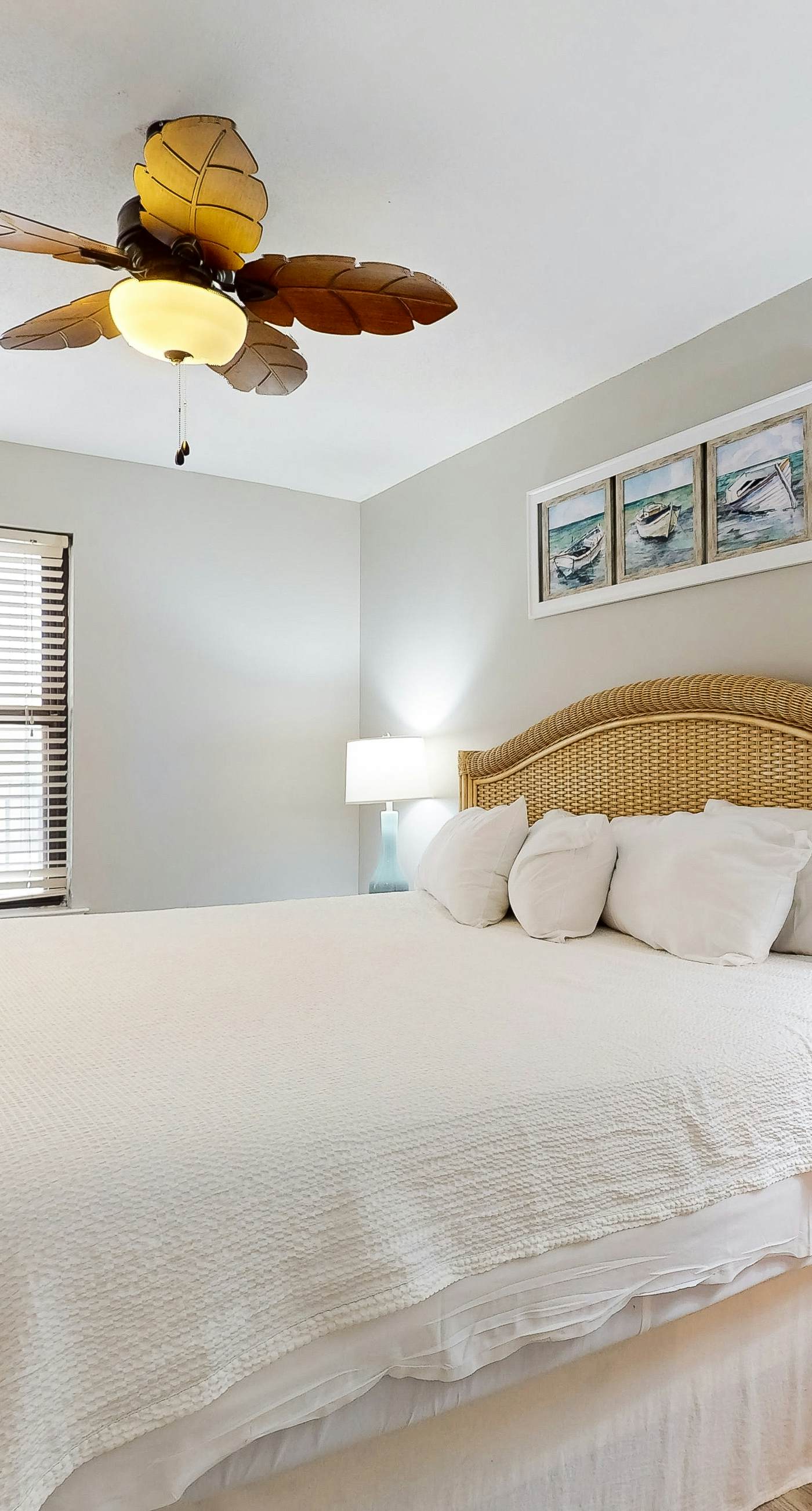 Renovated beachfront condo with balcony, central AC, pool, hot tub & tennis