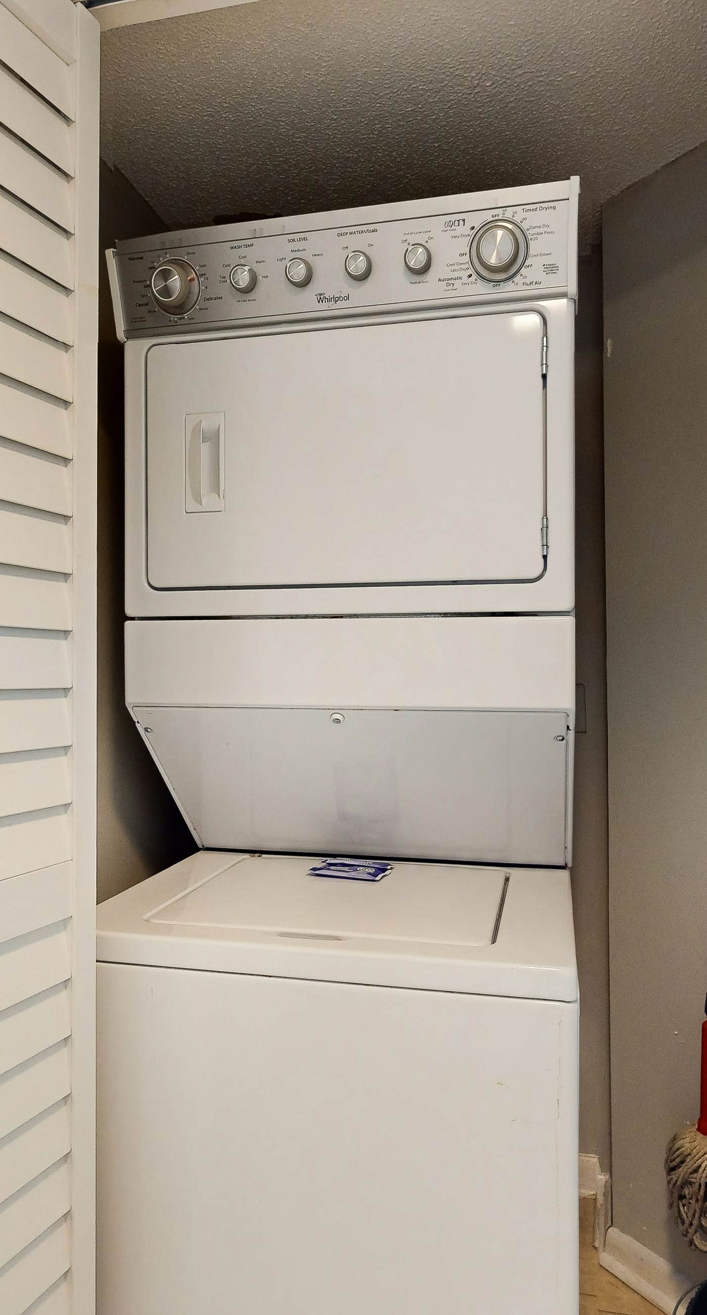 Renovated beachfront condo with balcony, central AC, pool, hot tub & tennis