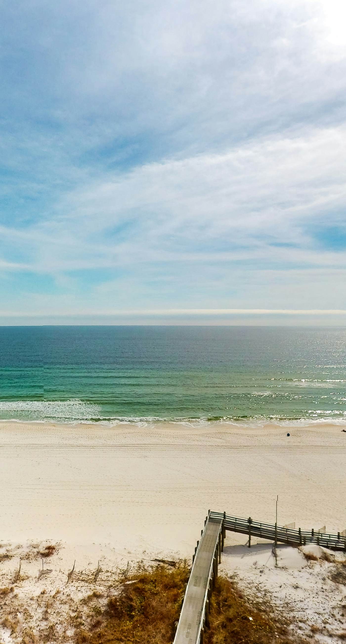 Renovated beachfront condo with balcony, central AC, pool, hot tub & tennis