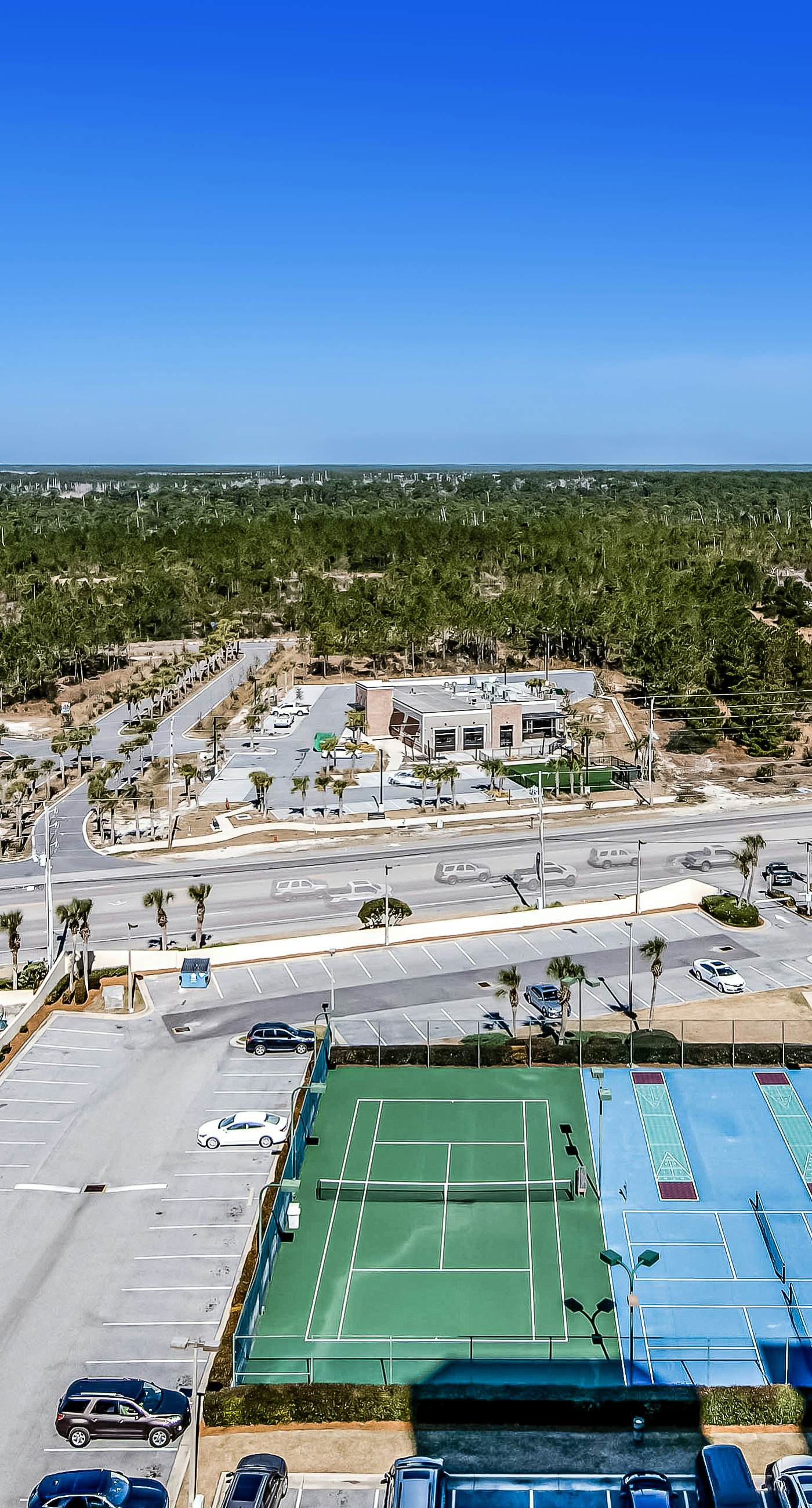 Renovated beachfront condo with balcony, central AC, pool, hot tub & tennis