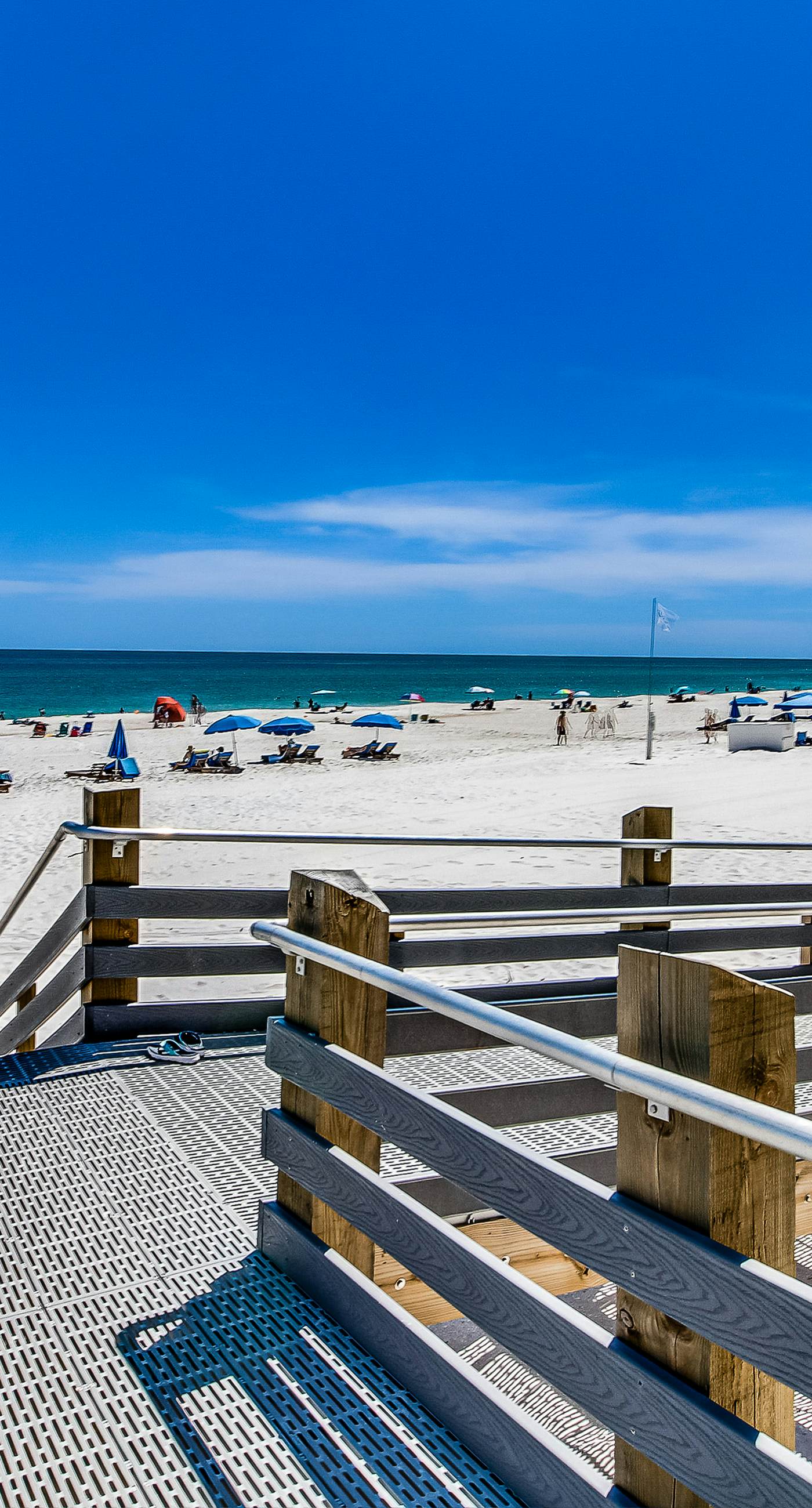 Renovated beachfront condo with balcony, central AC, pool, hot tub & tennis