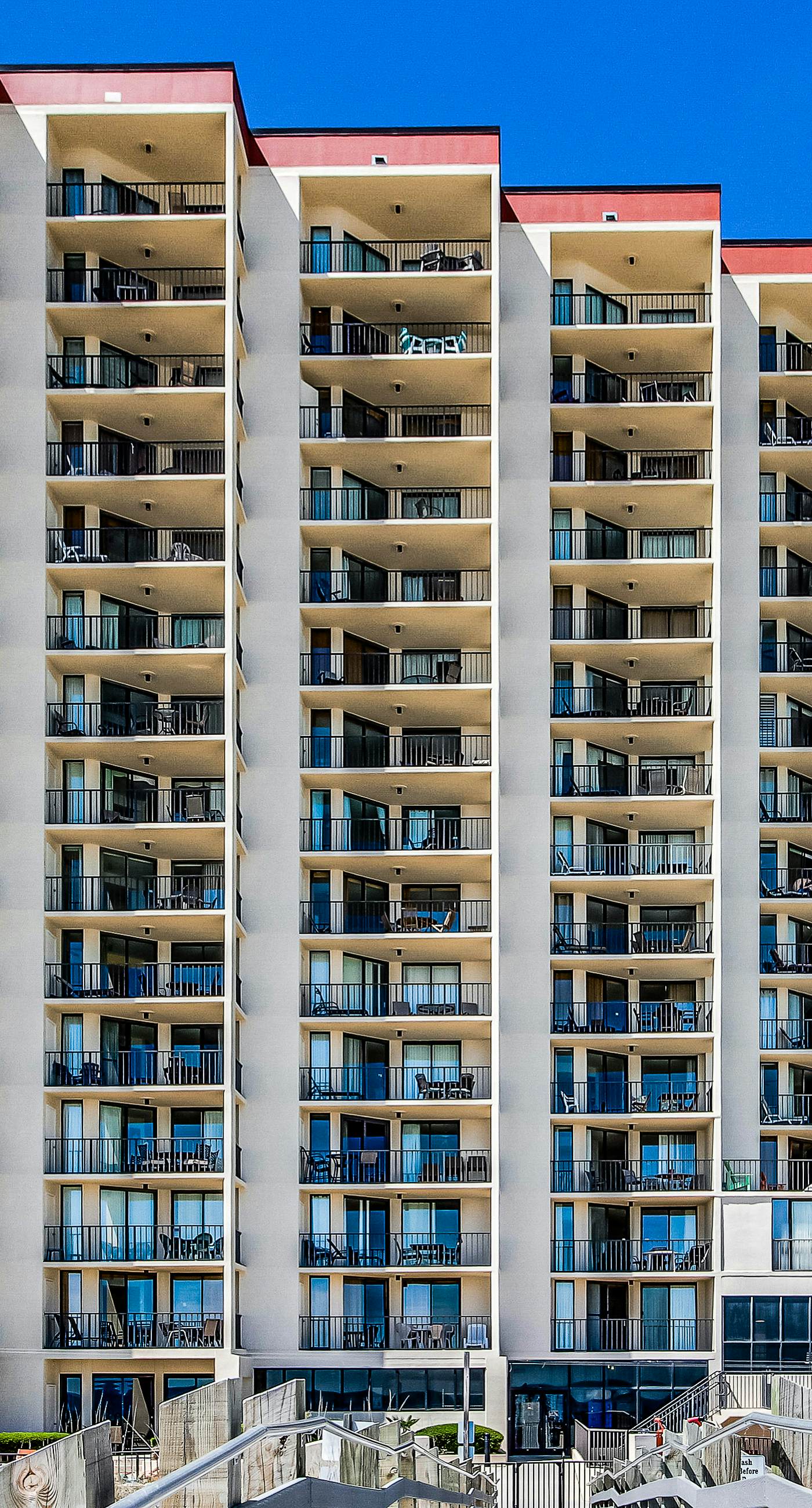 Renovated beachfront condo with balcony, central AC, pool, hot tub & tennis