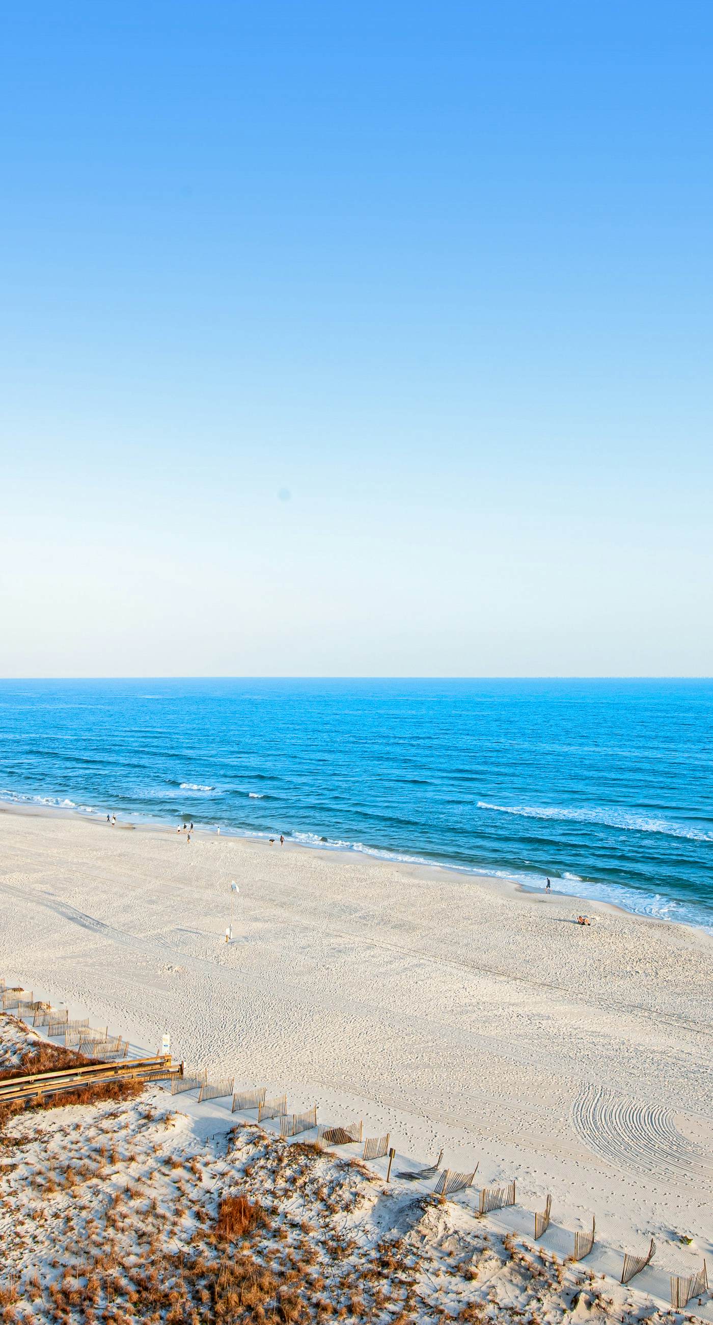 Renovated beachfront condo with balcony, central AC, pool, hot tub & tennis