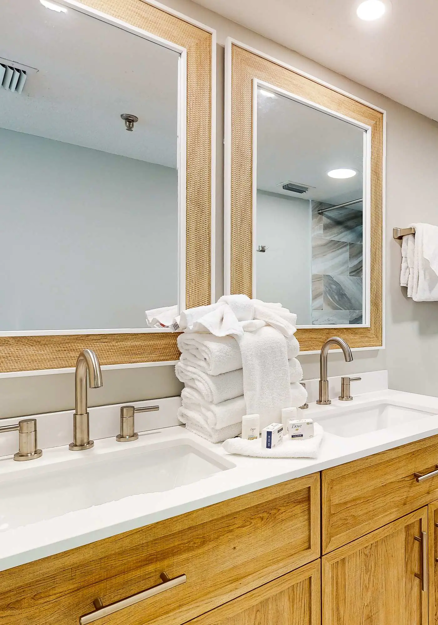 Renovated beachfront condo with balcony, central AC, pool, hot tub & tennis