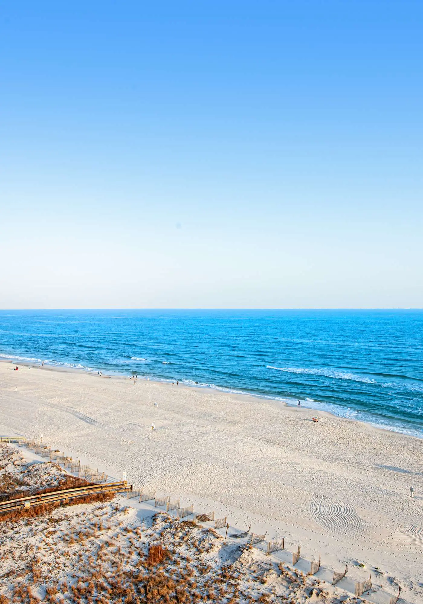 Renovated beachfront condo with balcony, central AC, pool, hot tub & tennis