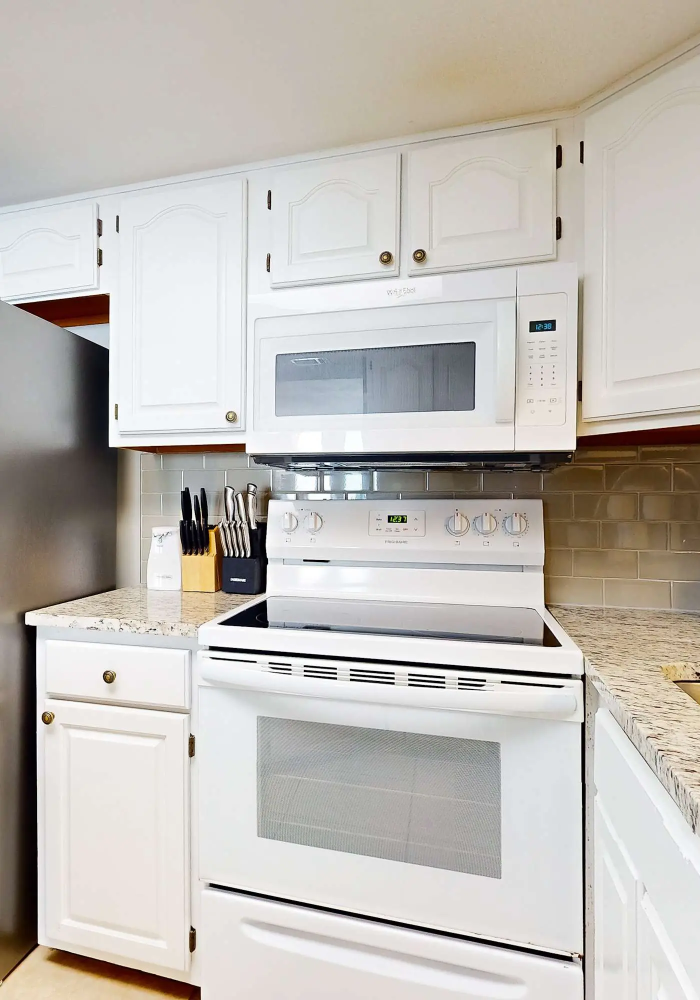Renovated beachfront condo with balcony, central AC, pool, hot tub & tennis