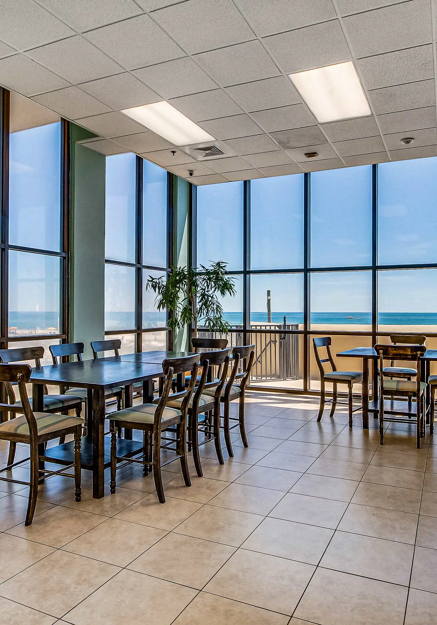 Renovated beachfront condo with balcony, central AC, pool, hot tub & tennis