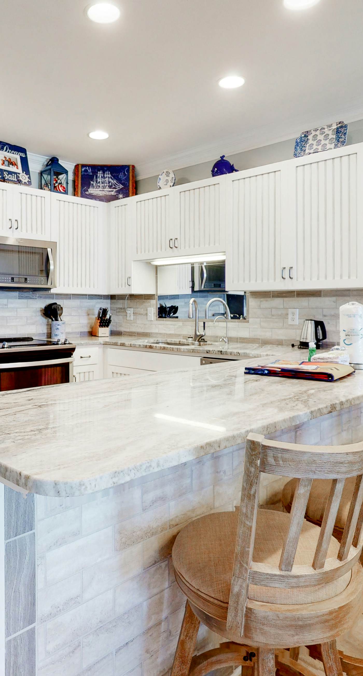 2nd-floor Gulf front condo with private balcony, views, on-site outdoor pool, grill