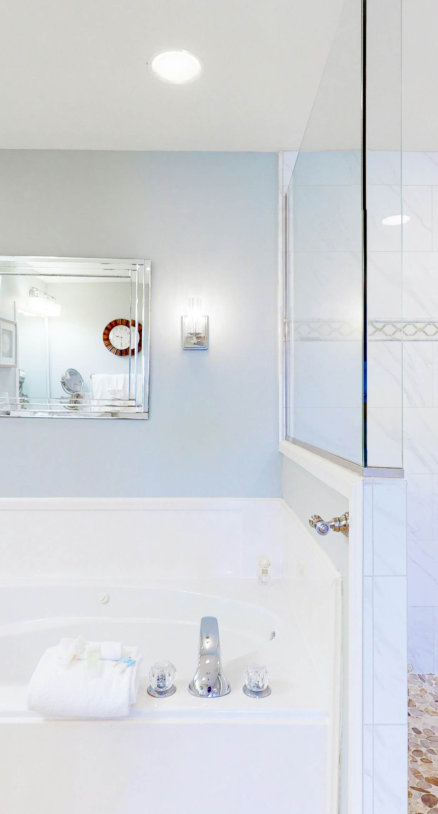 2nd-floor Gulf front condo with private balcony, views, on-site outdoor pool, grill