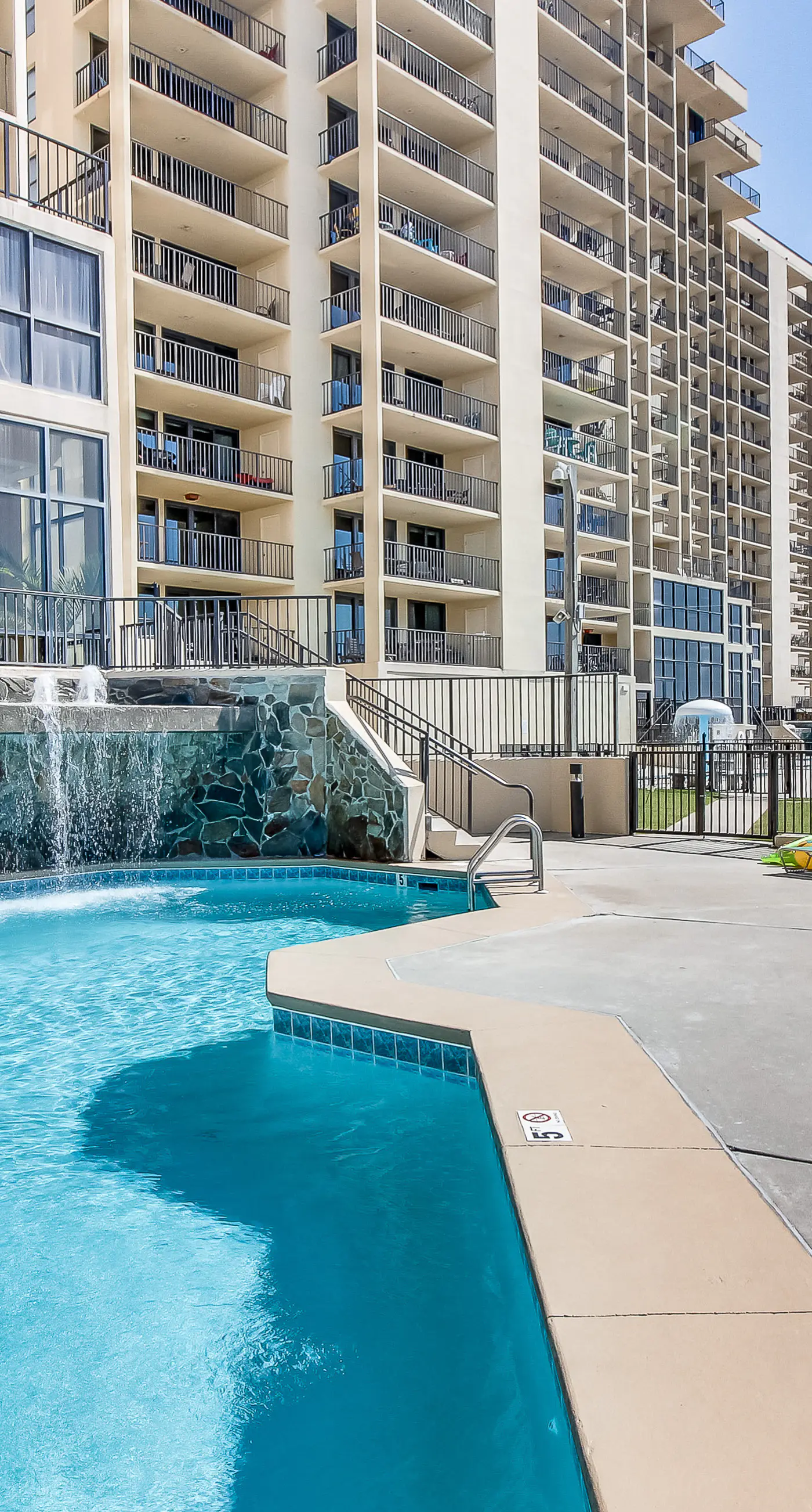 Gulf-front fourteenth-floor condo with pools, hot tub & great view