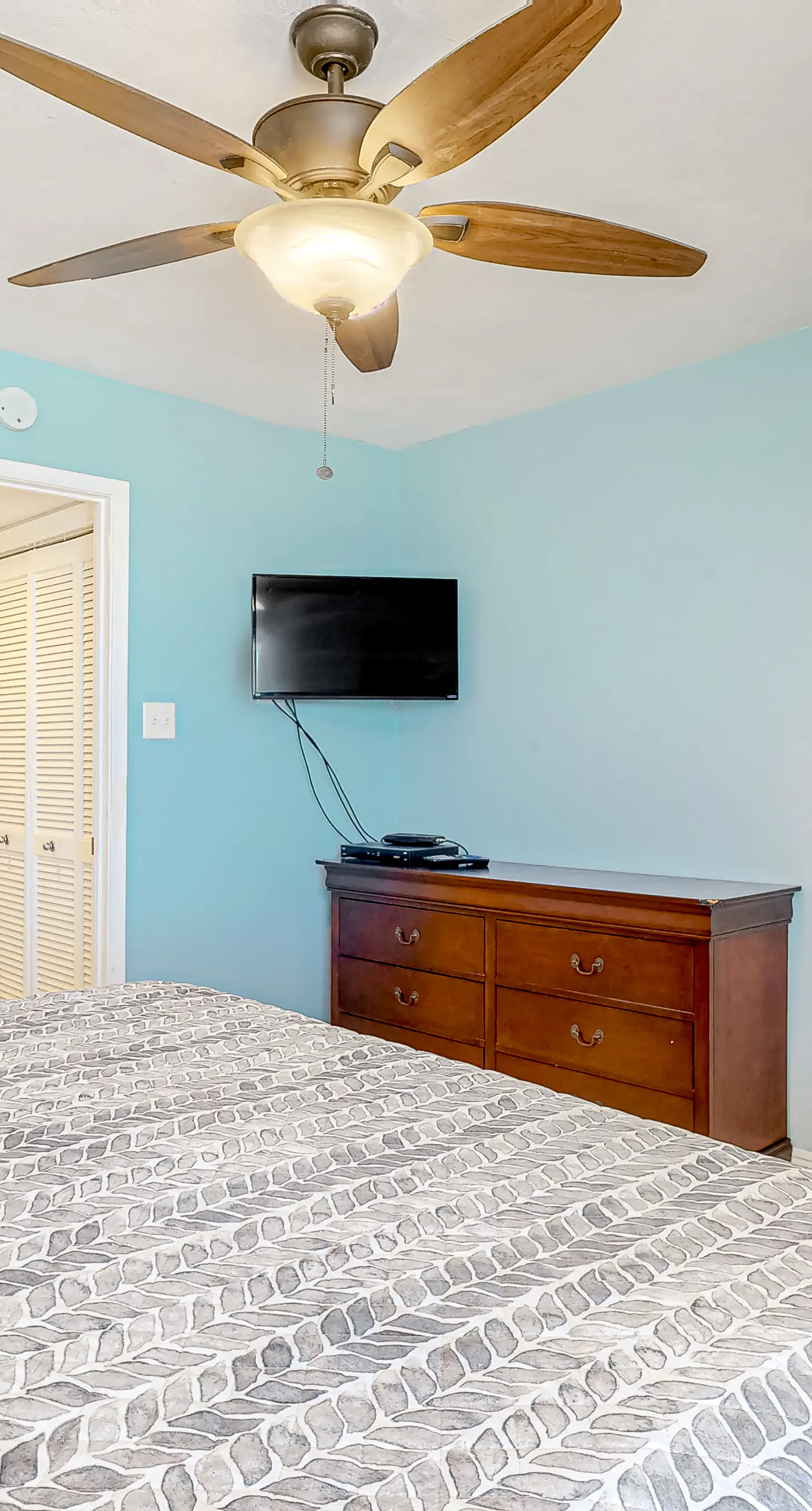 Gulf-front fourteenth-floor condo with pools, hot tub & great view