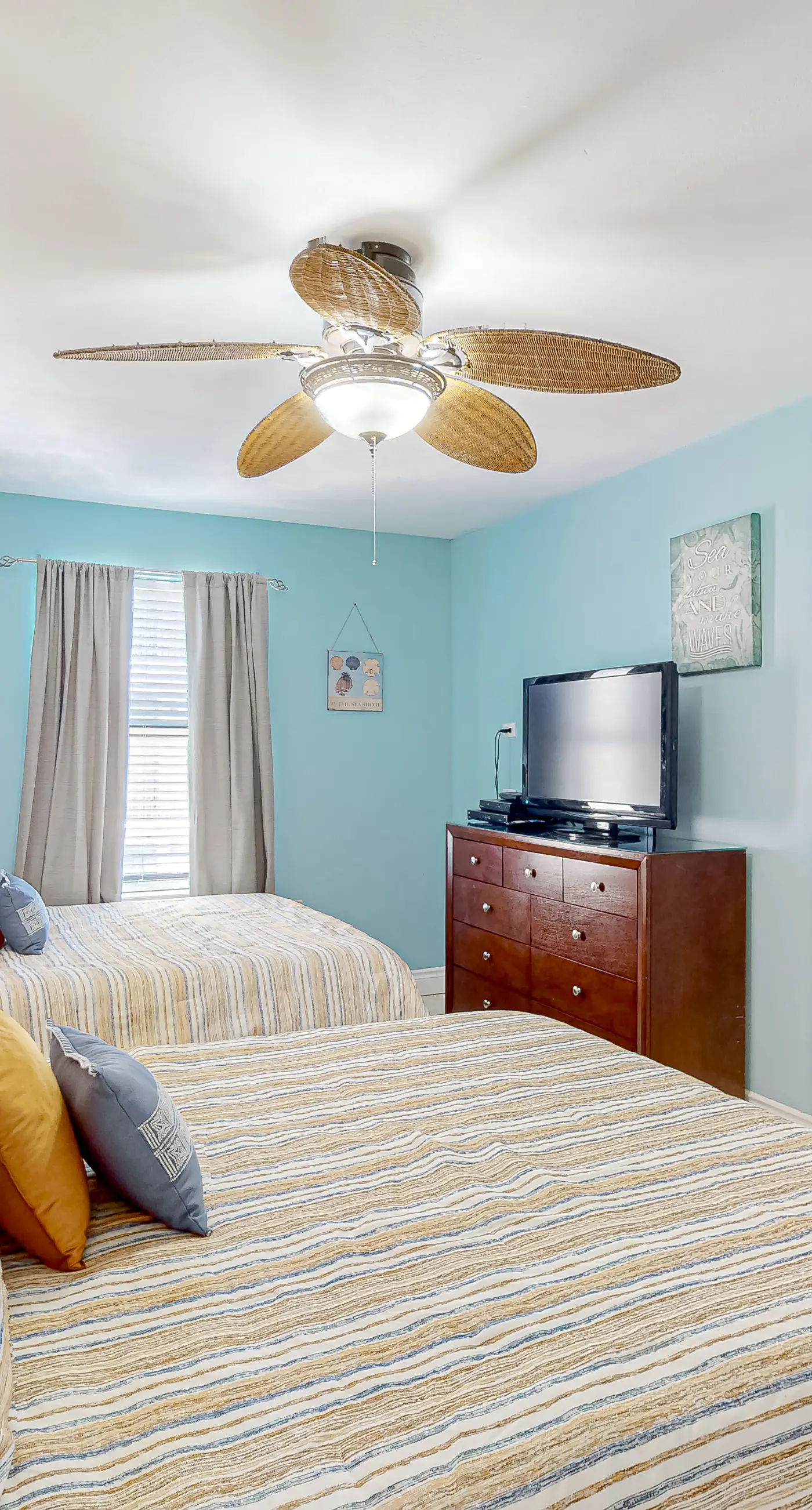 Gulf-front fourteenth-floor condo with pools, hot tub & great view