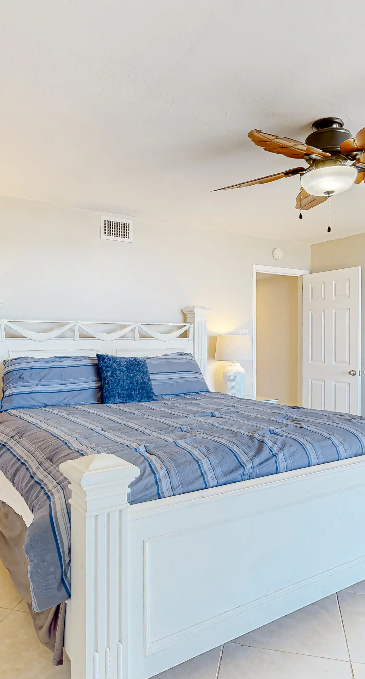 Gulf-front fourteenth-floor condo with pools, hot tub & great view