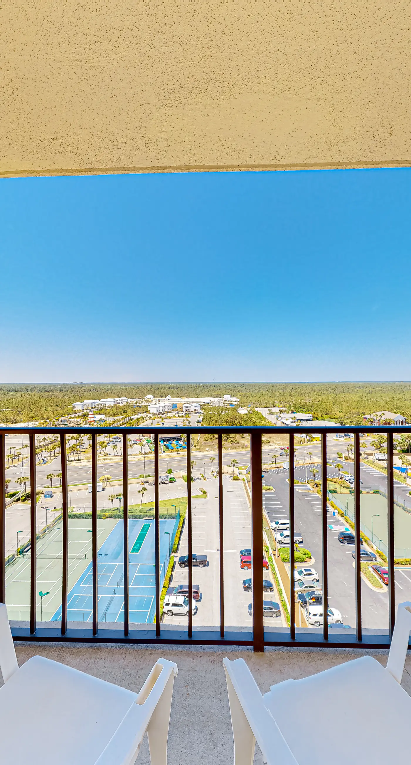 Gulf-front fourteenth-floor condo with pools, hot tub & great view