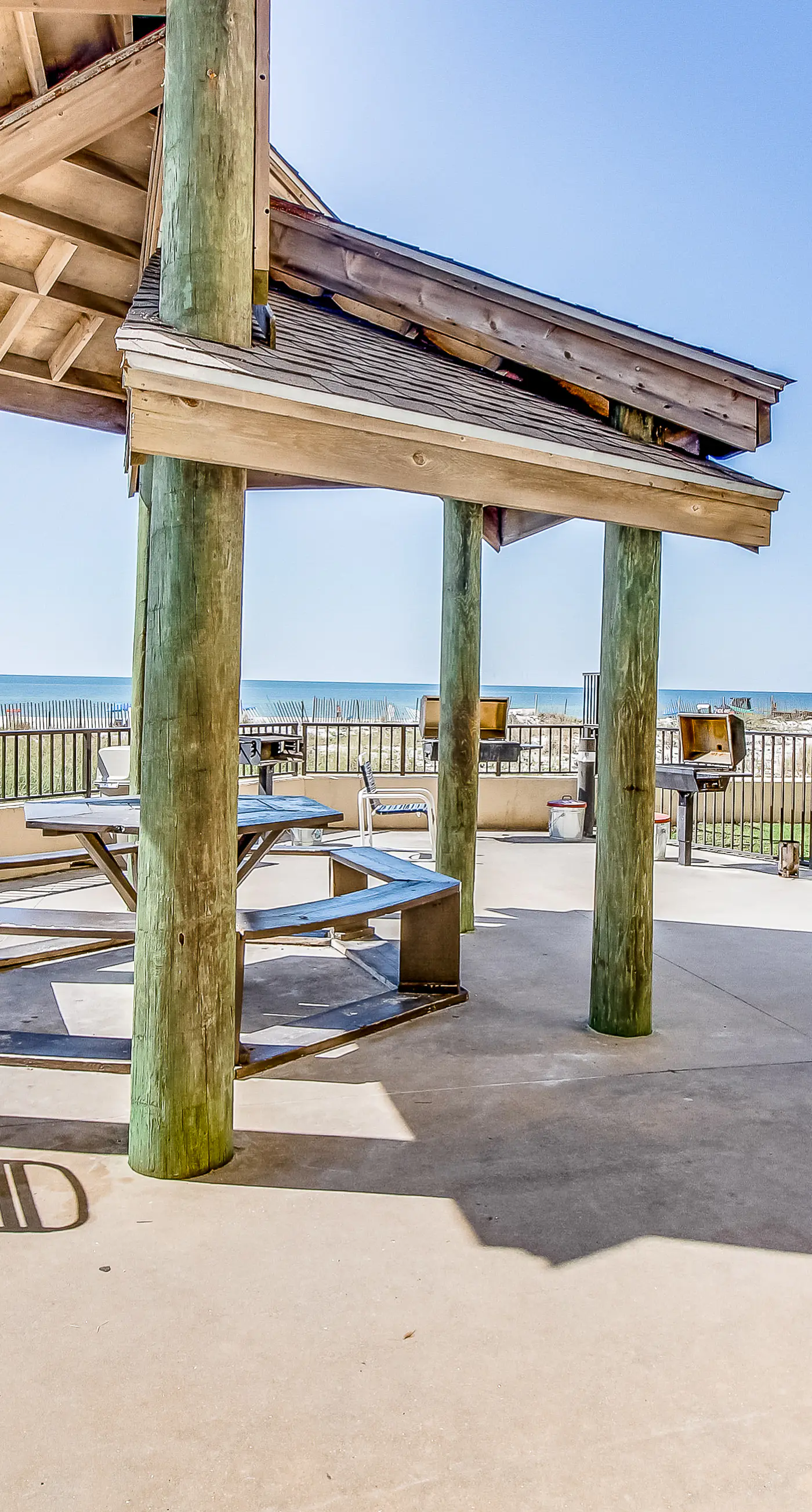 Gulf-front fourteenth-floor condo with pools, hot tub & great view