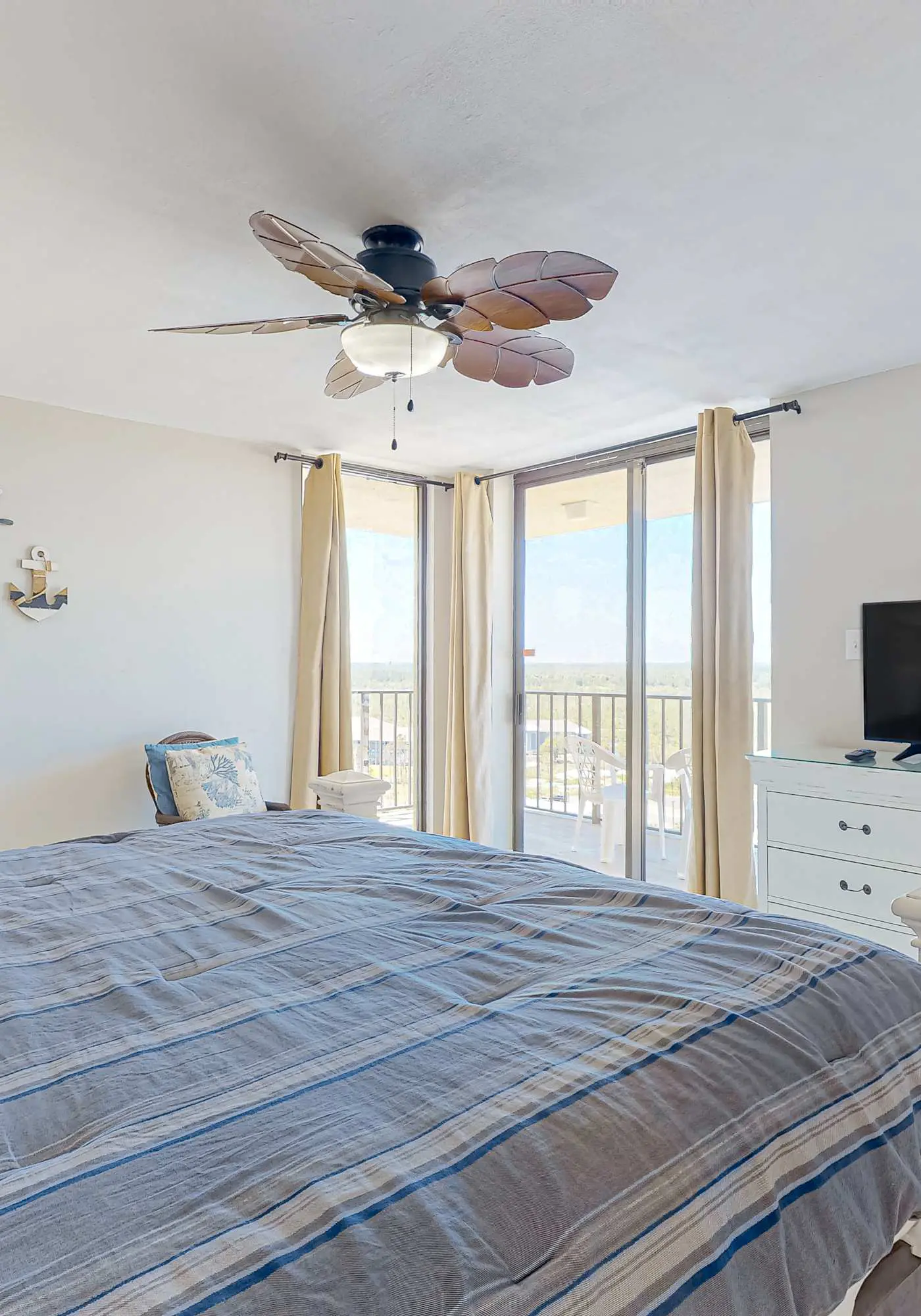 Gulf-front fourteenth-floor condo with pools, hot tub & great view