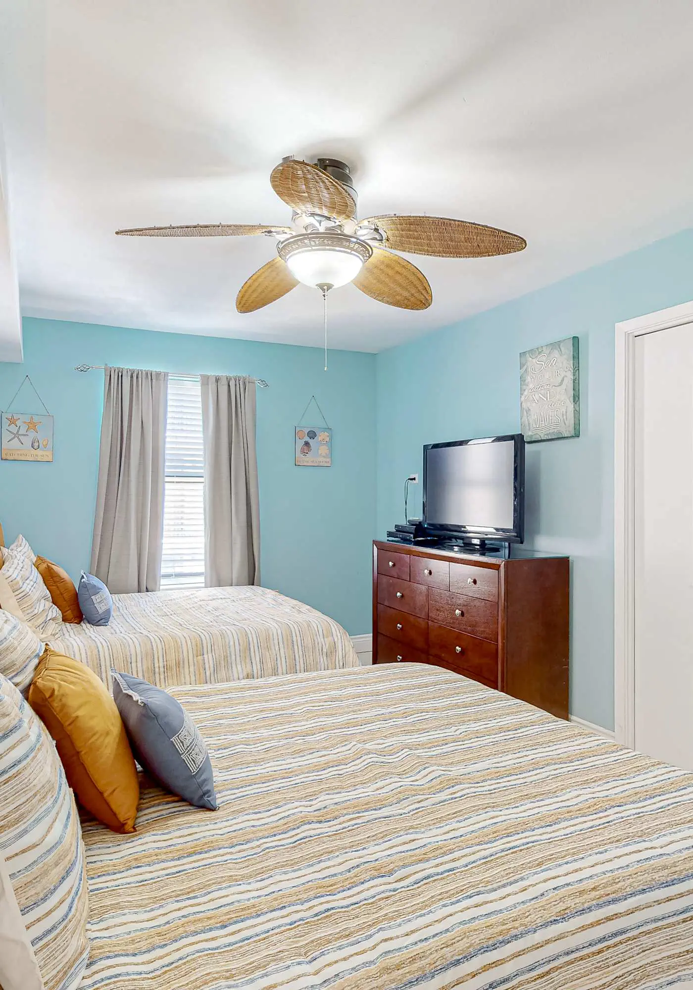 Gulf-front fourteenth-floor condo with pools, hot tub & great view