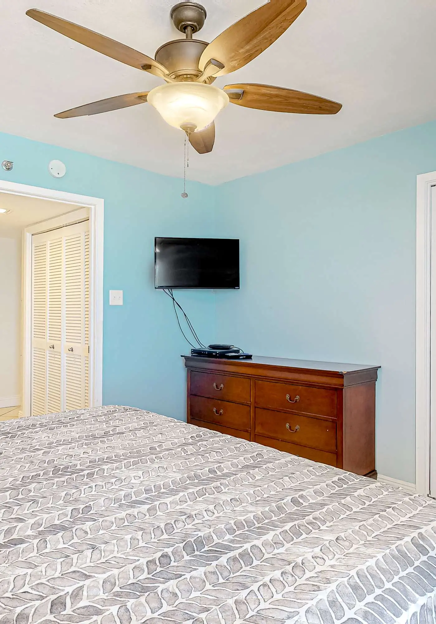 Gulf-front fourteenth-floor condo with pools, hot tub & great view