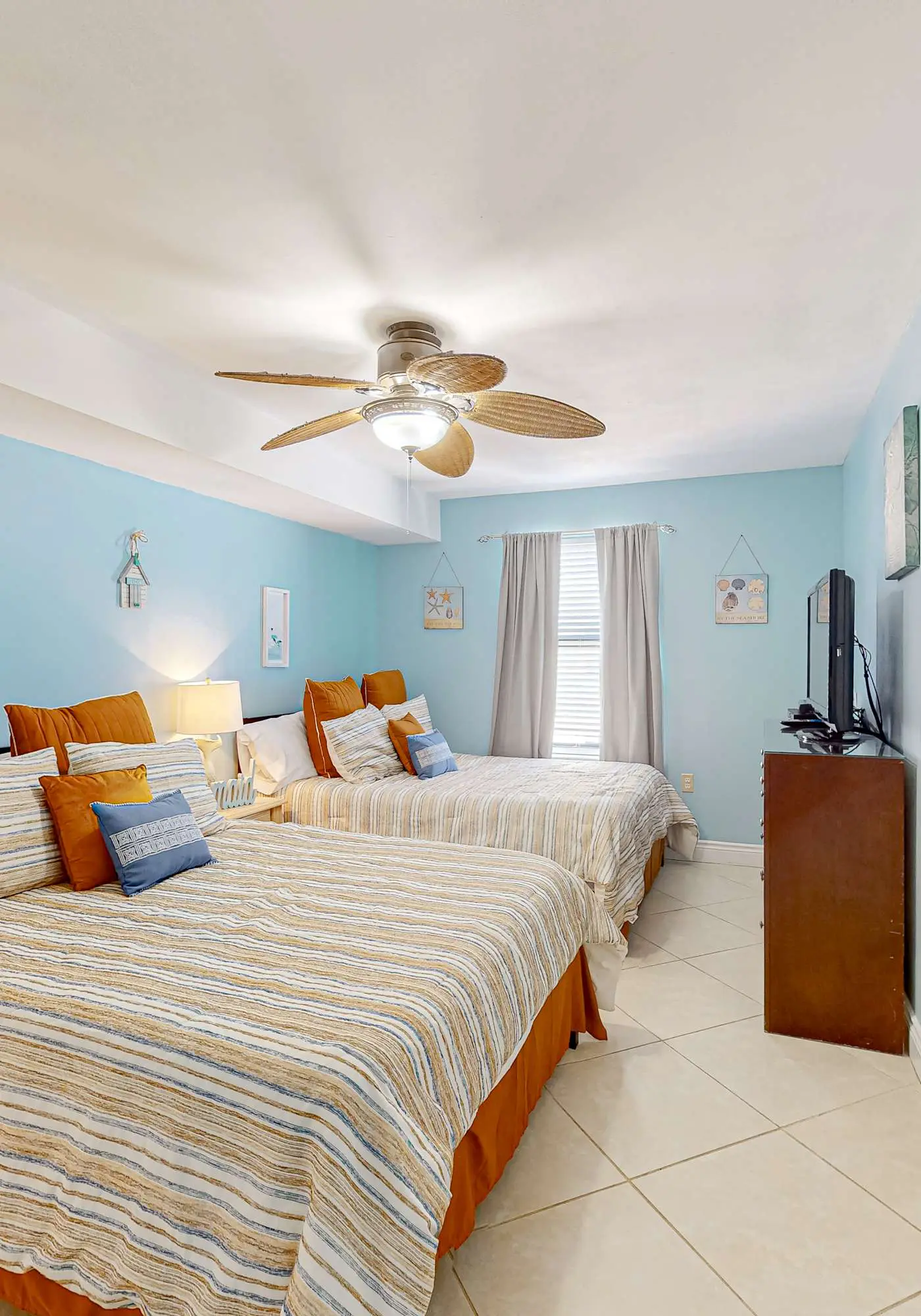 Gulf-front fourteenth-floor condo with pools, hot tub & great view