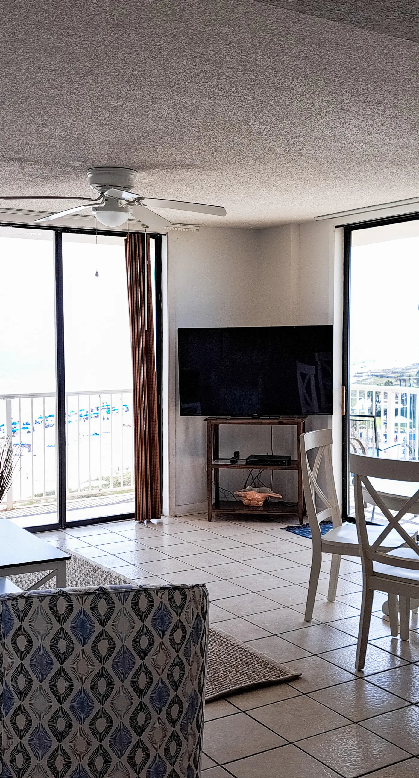 8th-floor beachfront condo w/ fitness center, hot tub, tennis courts, & 3 pools