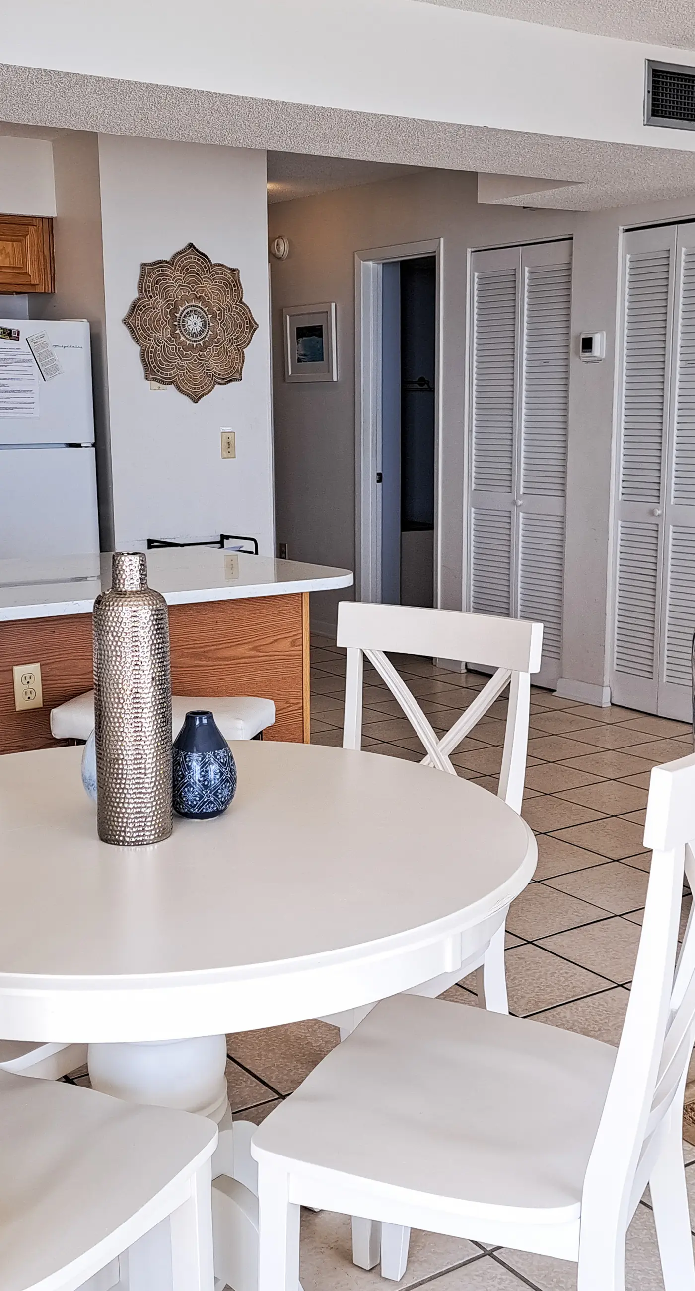 8th-floor beachfront condo w/ fitness center, hot tub, tennis courts, & 3 pools