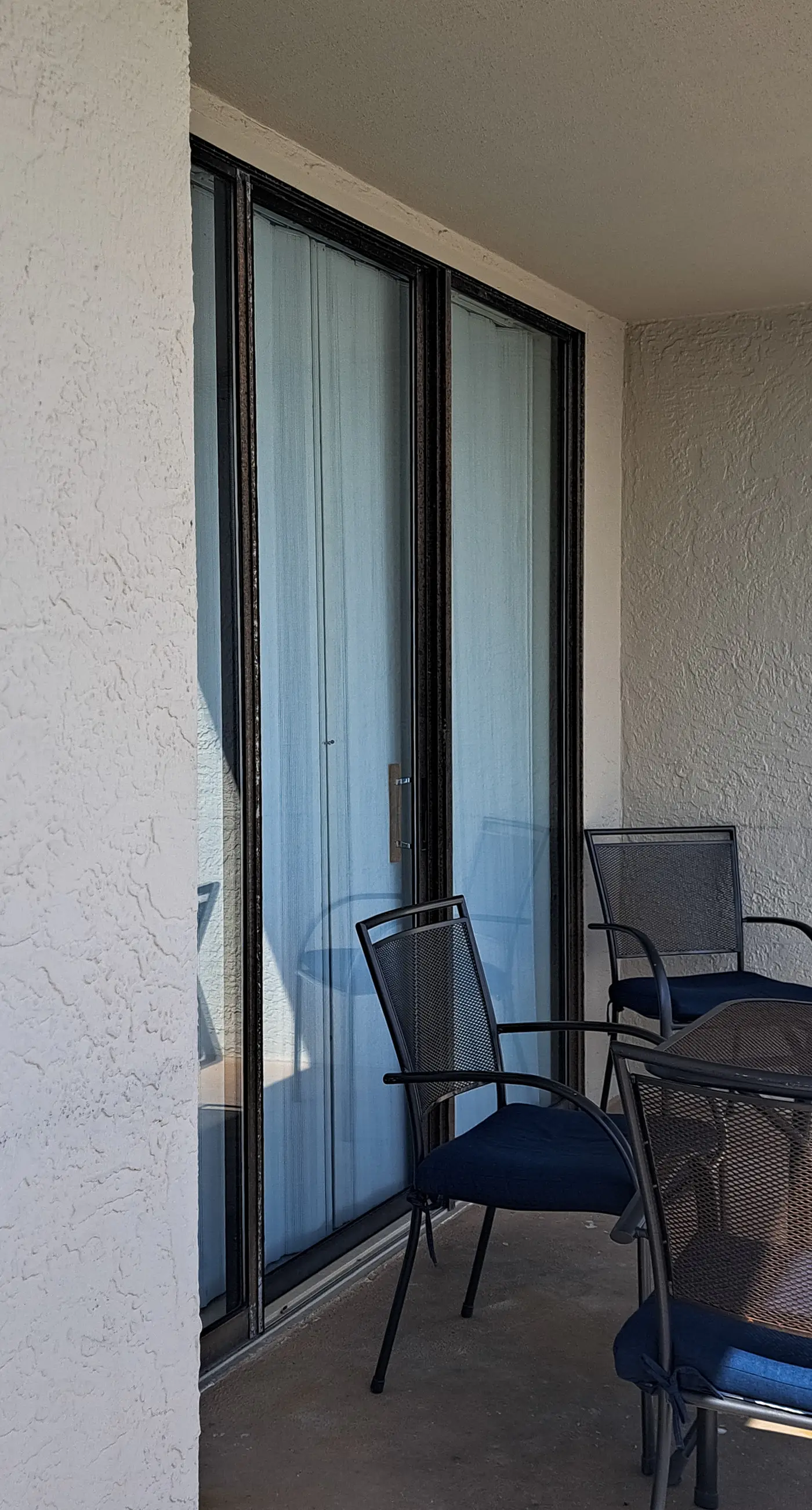 8th-floor beachfront condo w/ fitness center, hot tub, tennis courts, & 3 pools