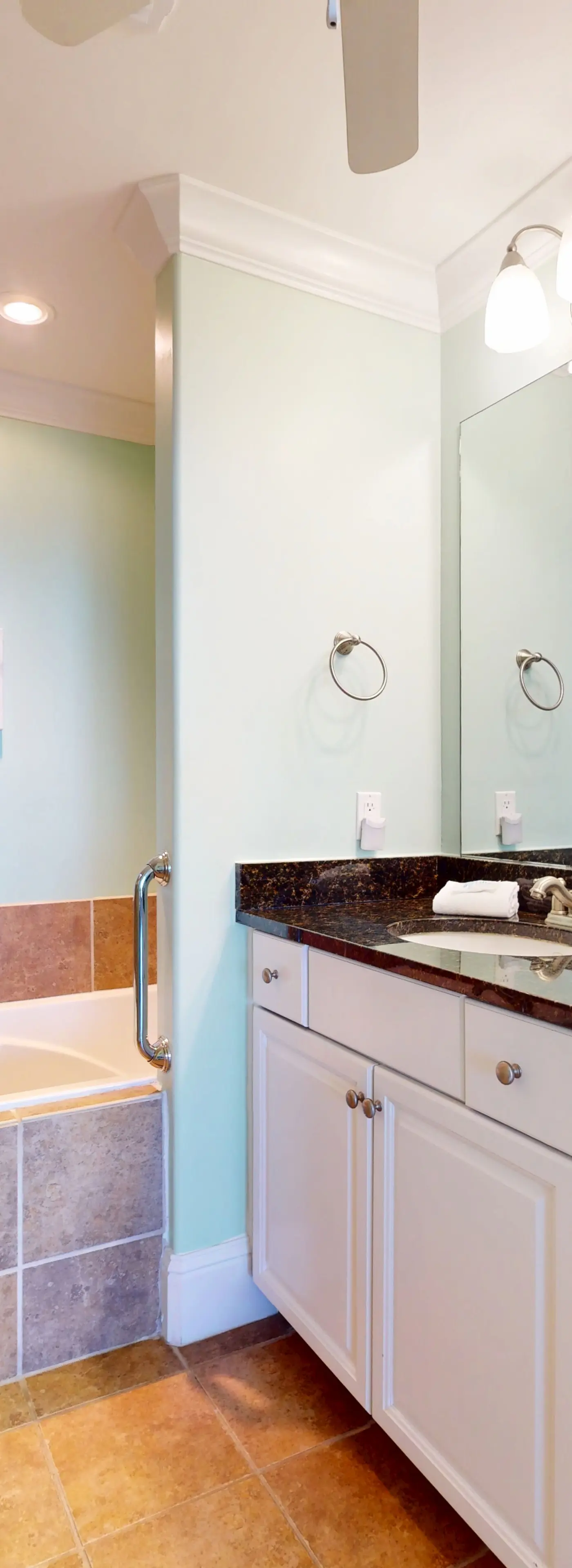 Beachfront condo with pool, private balcony, and laundry