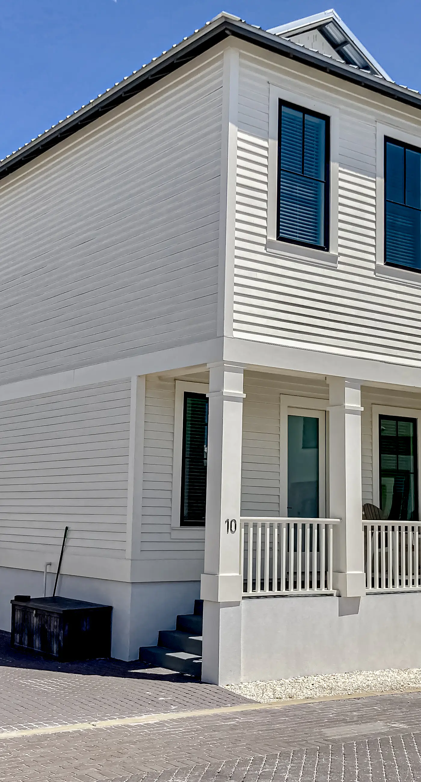 Friendly home with private pool, WiFi, private washer,dryer, and central AC