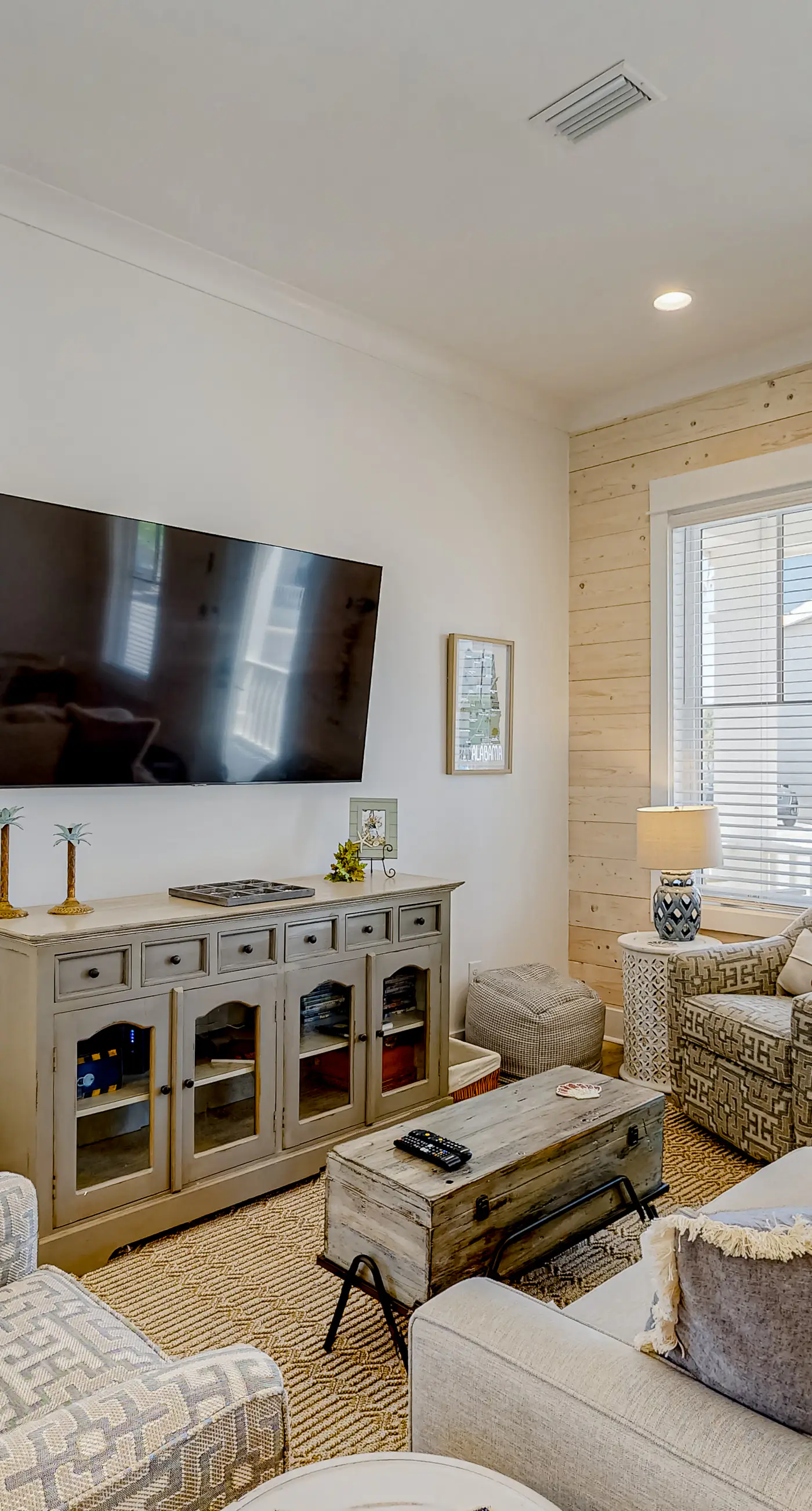 Friendly home with private pool, WiFi, private washer,dryer, and central AC