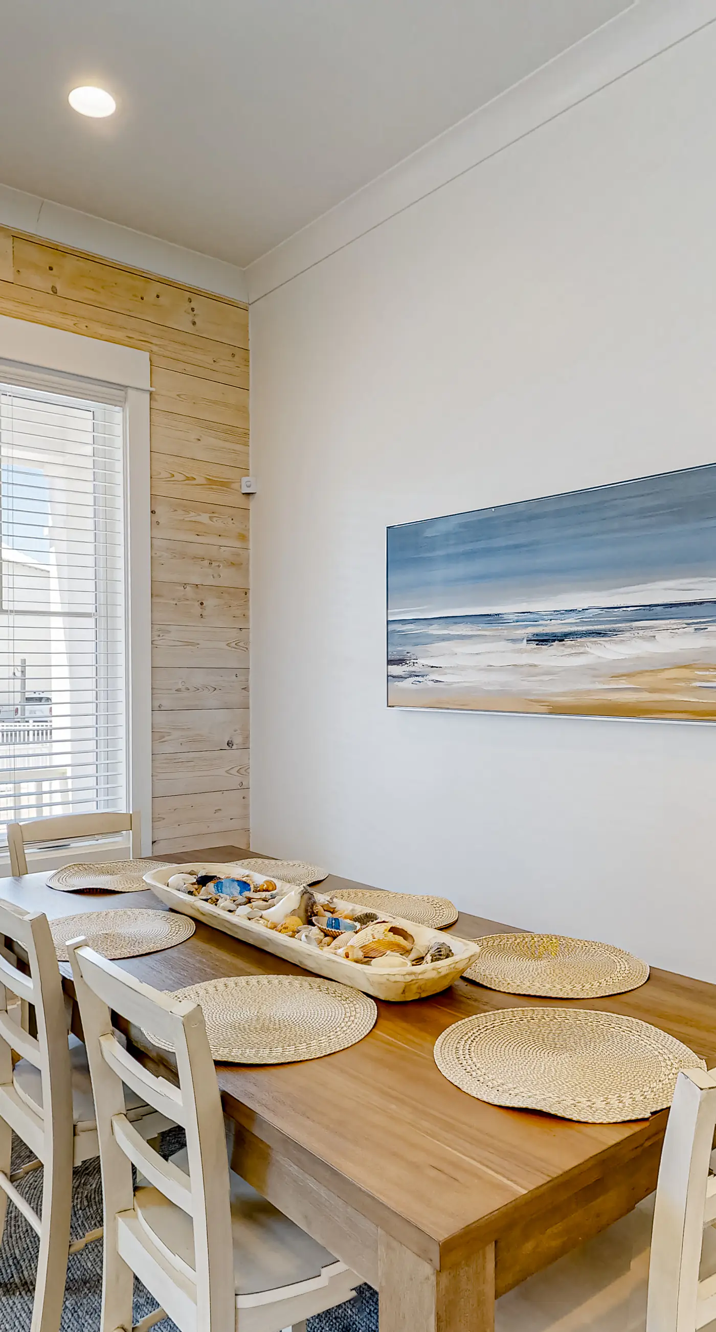 Friendly home with private pool, WiFi, private washer,dryer, and central AC