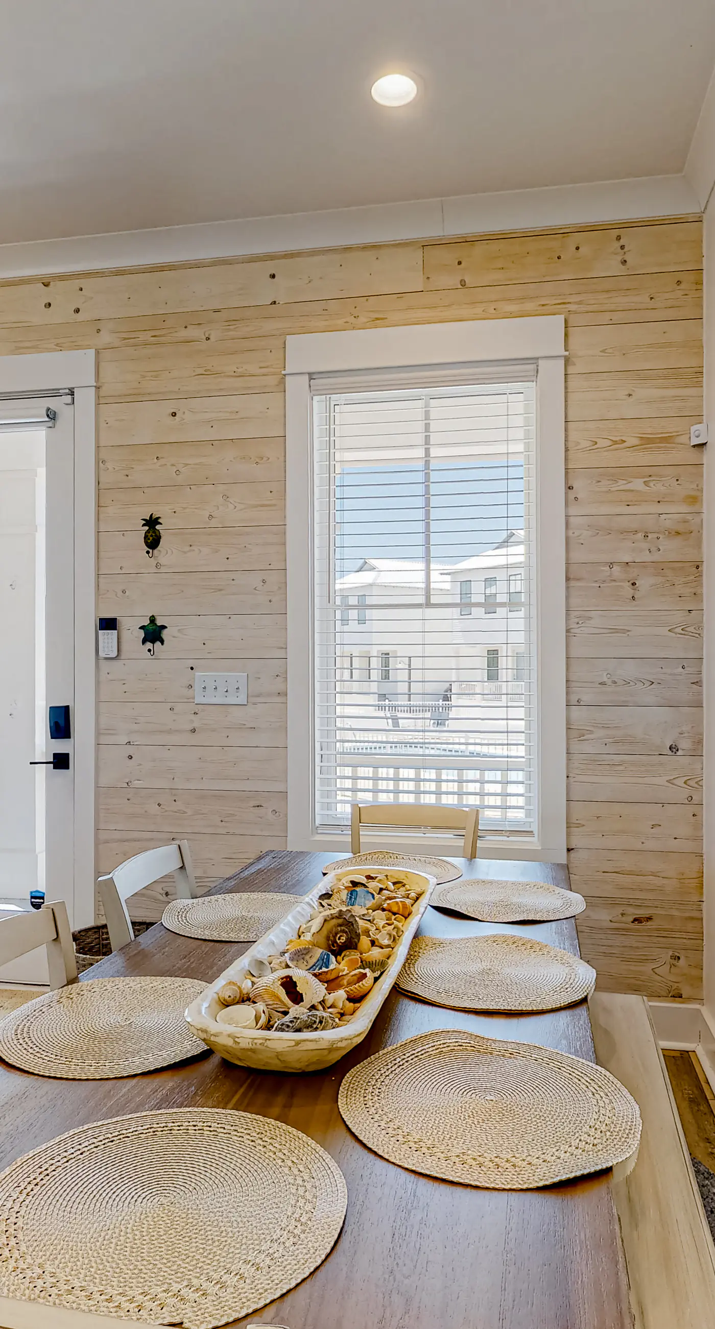 Friendly home with private pool, WiFi, private washer,dryer, and central AC