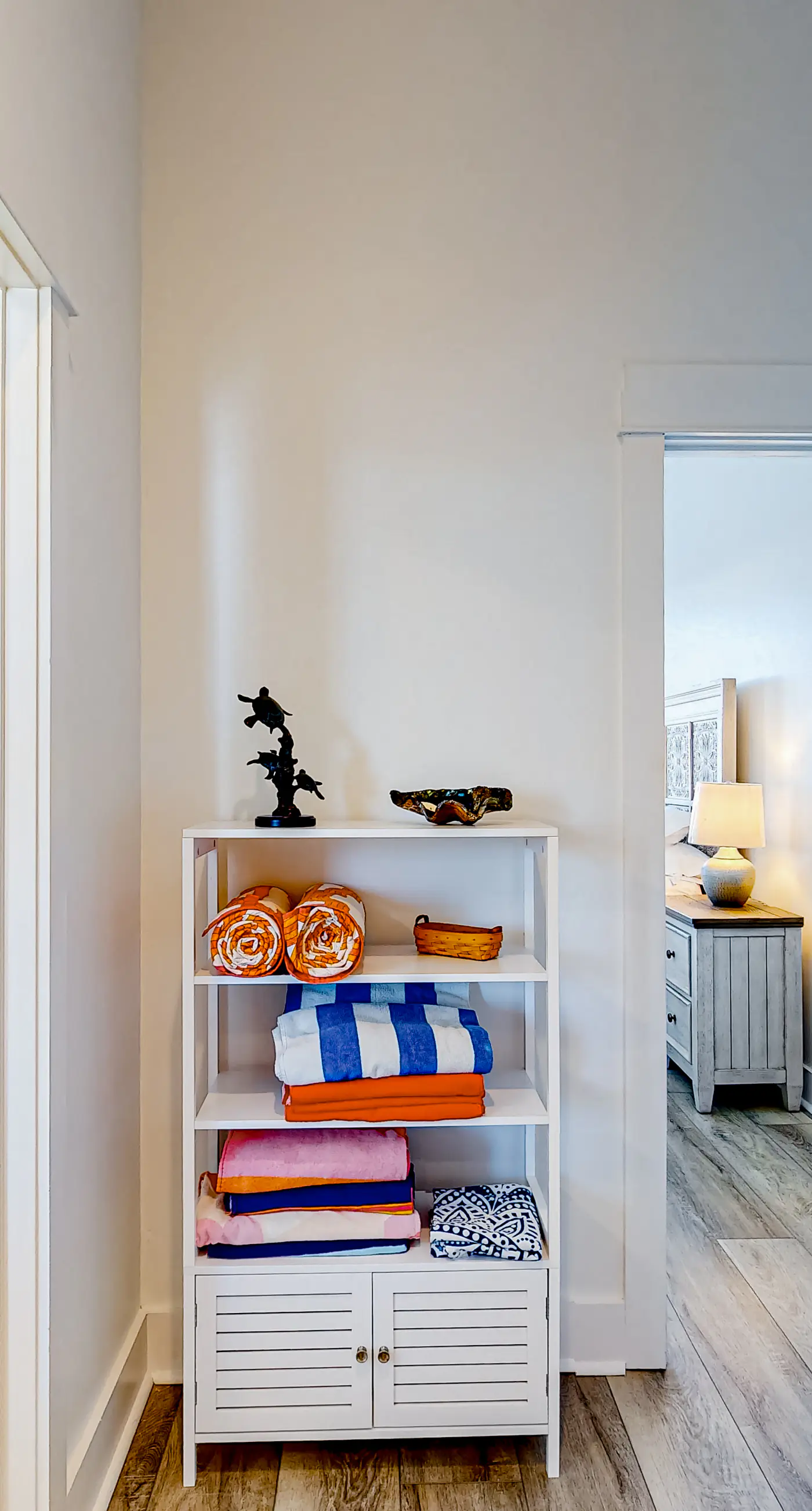 Friendly home with private pool, WiFi, private washer,dryer, and central AC