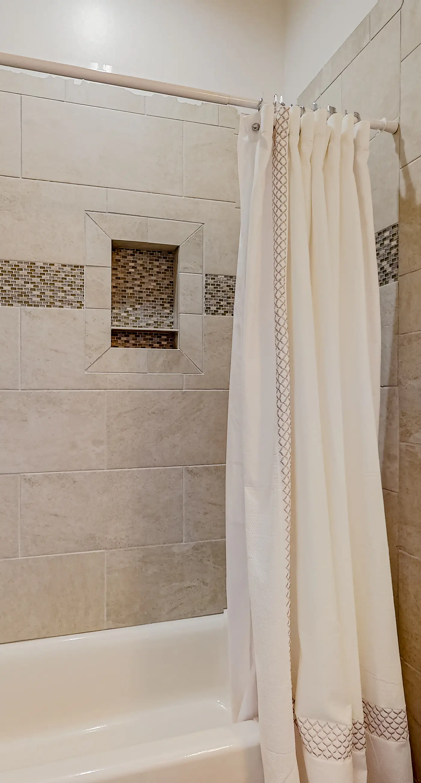 Friendly home with private pool, WiFi, private washer,dryer, and central AC