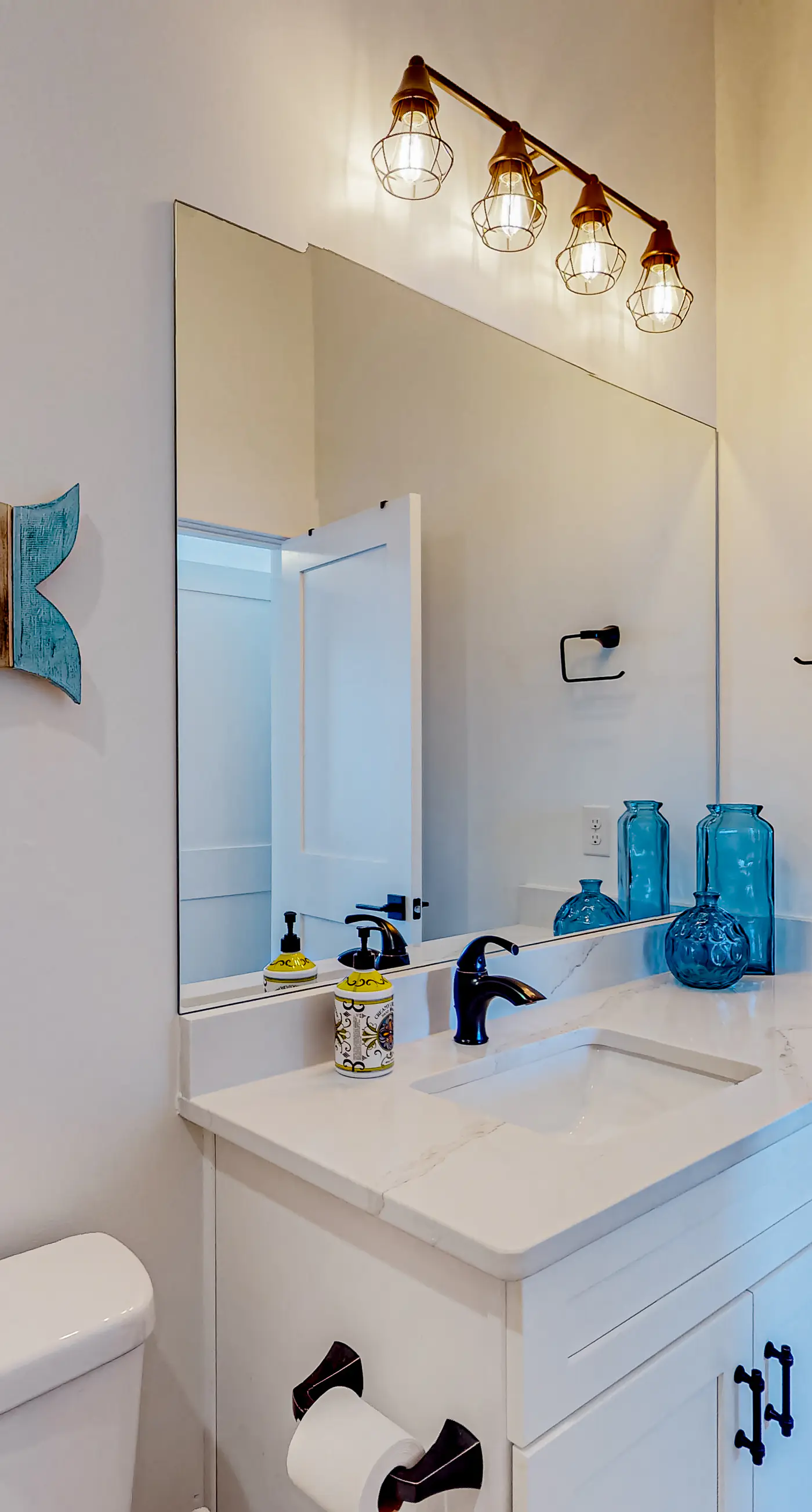 Friendly home with private pool, WiFi, private washer,dryer, and central AC