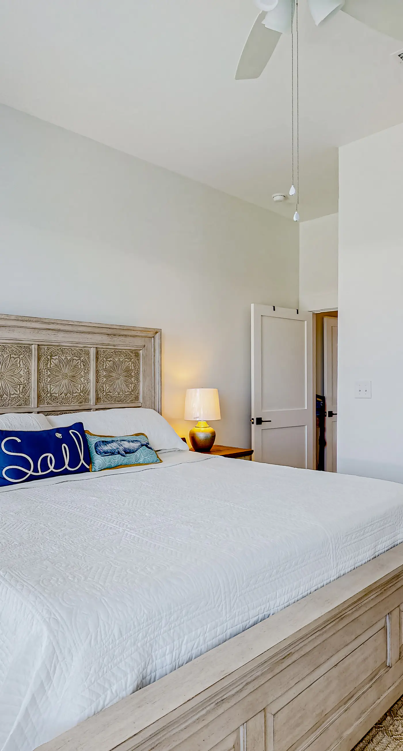 Friendly home with private pool, WiFi, private washer,dryer, and central AC