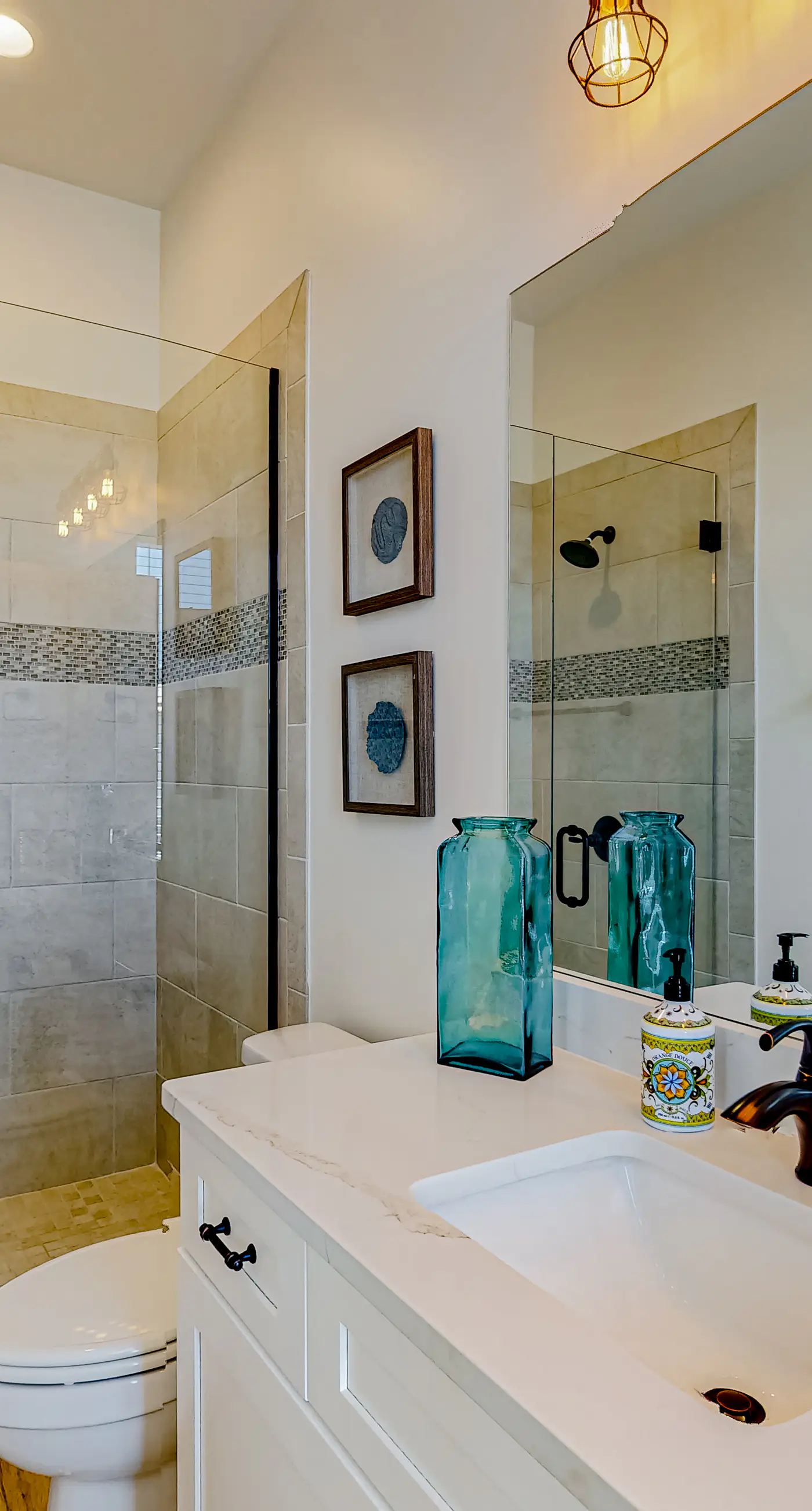 Friendly home with private pool, WiFi, private washer,dryer, and central AC